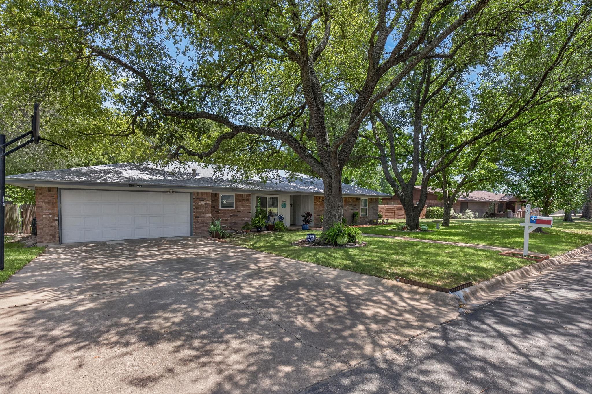 206 Corder Ln Property Photo 2