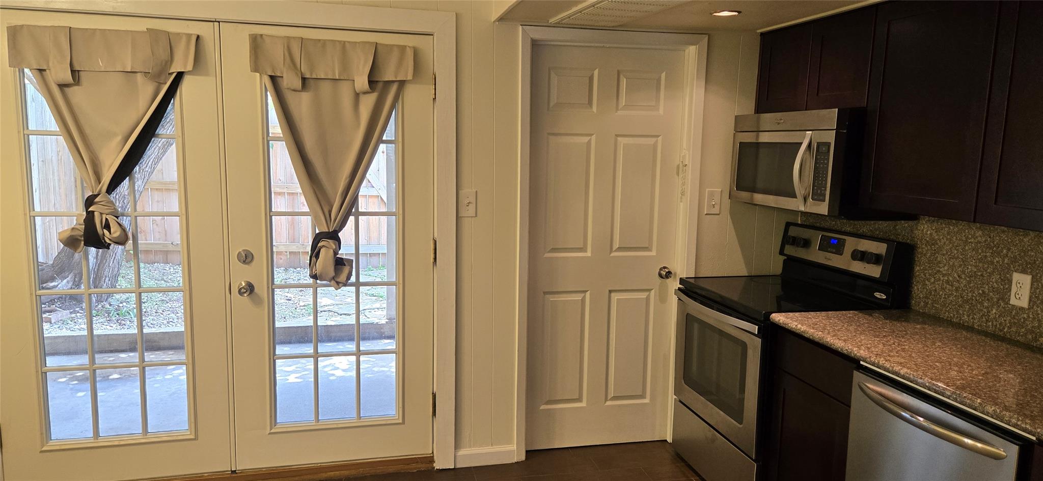 8811 Dawnridge Cir #102 Property Photo 5