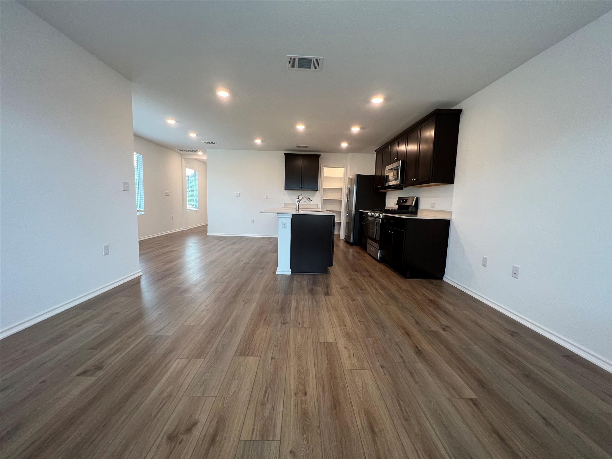 7224 Spotted Leaf Way Property Photo 4
