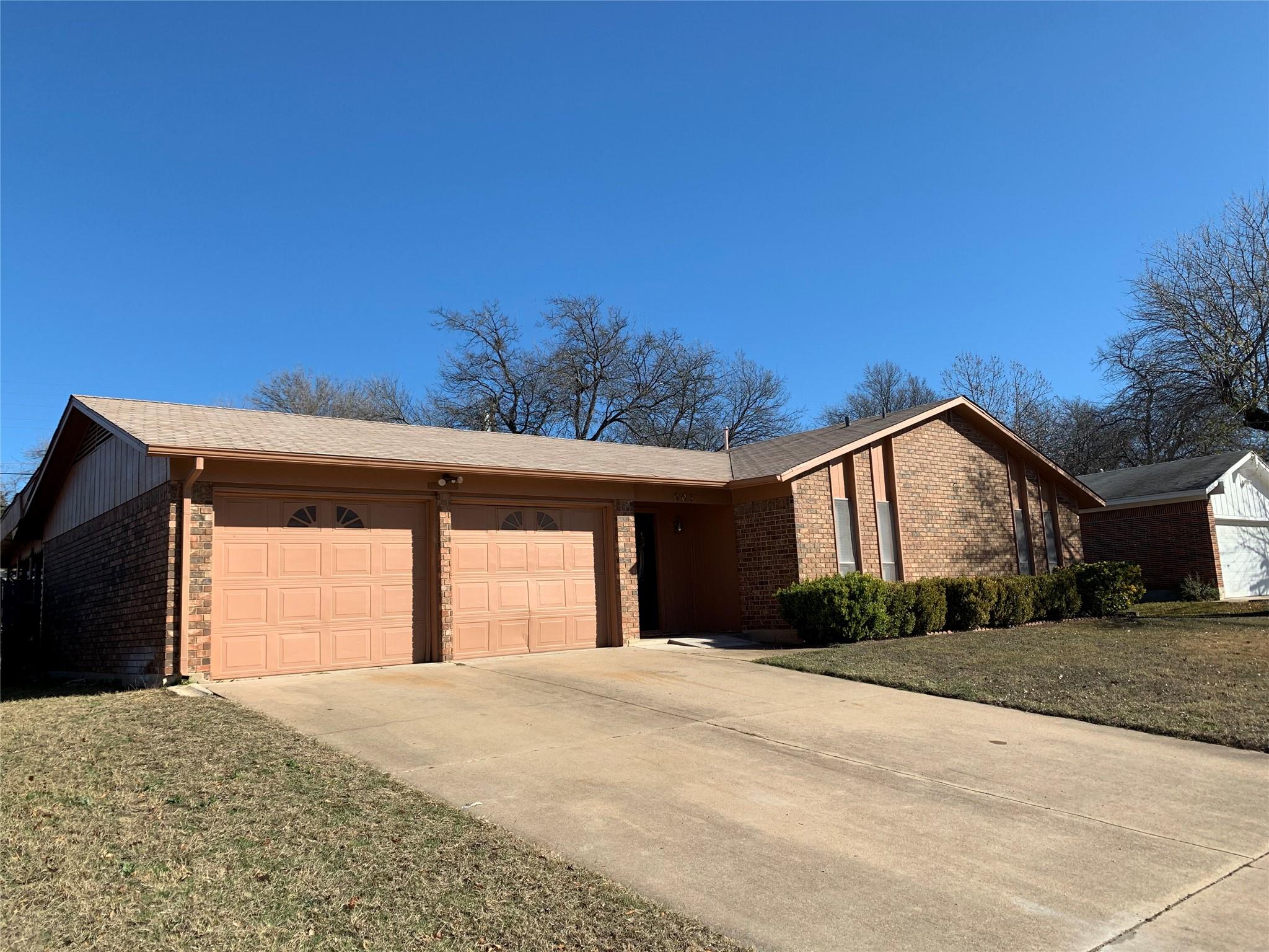 903 Bellaire Dr Property Photo
