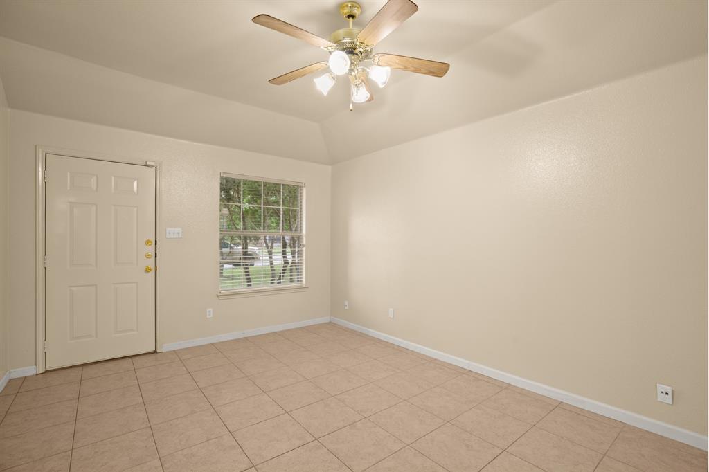 1225 Orchard Park Cir Property Photo 3