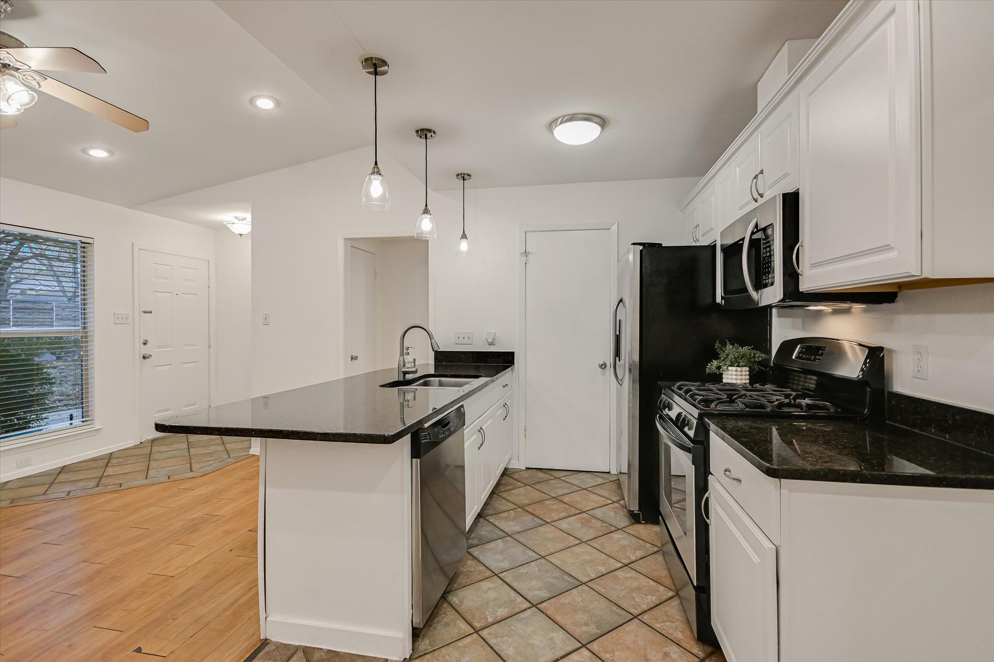 3207 Eanes Cir #a Property Photo 4