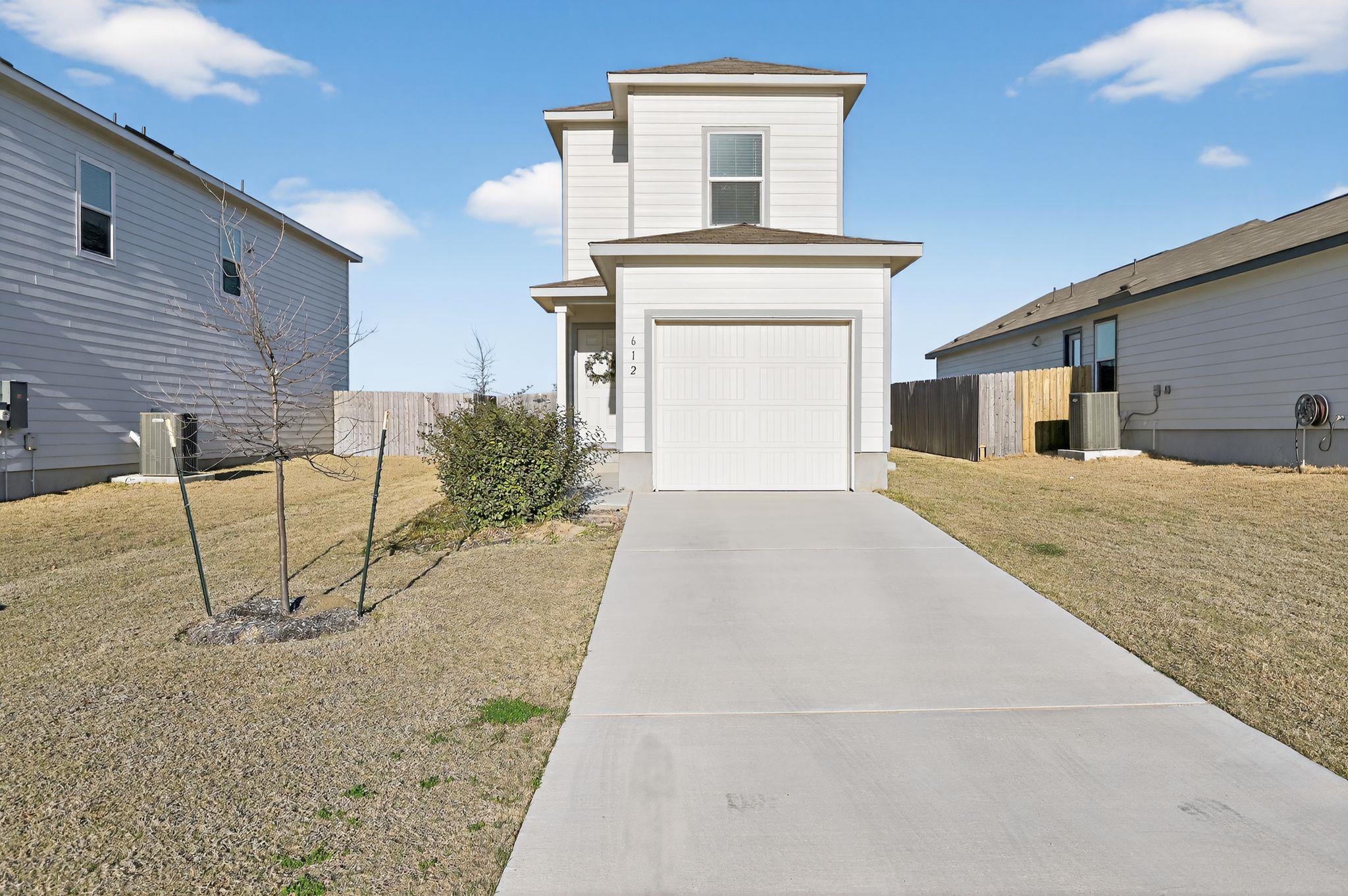 612 Marty Allen Loop Property Photo 1