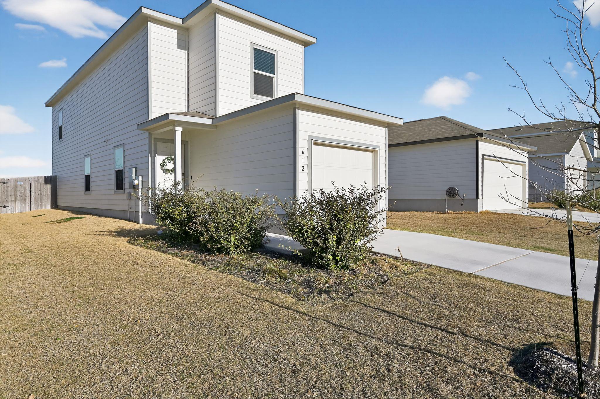 612 Marty Allen Loop Property Photo 2