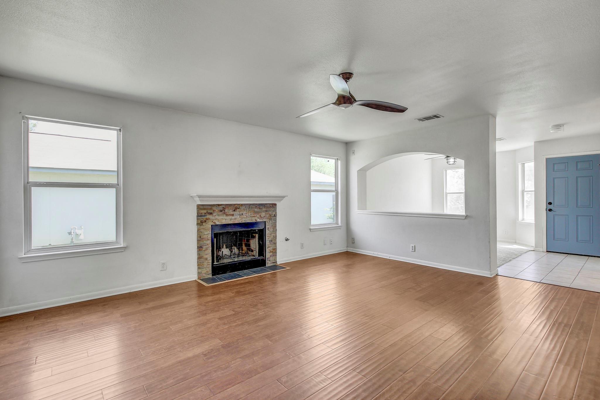 710 Red River Ln Property Photo 3