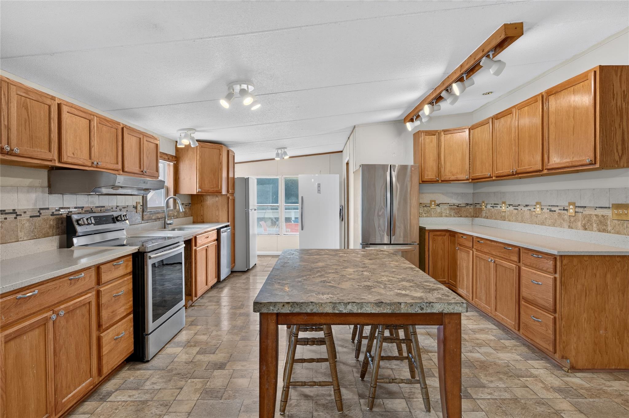 1100 Ramms Dr Property Photo 12