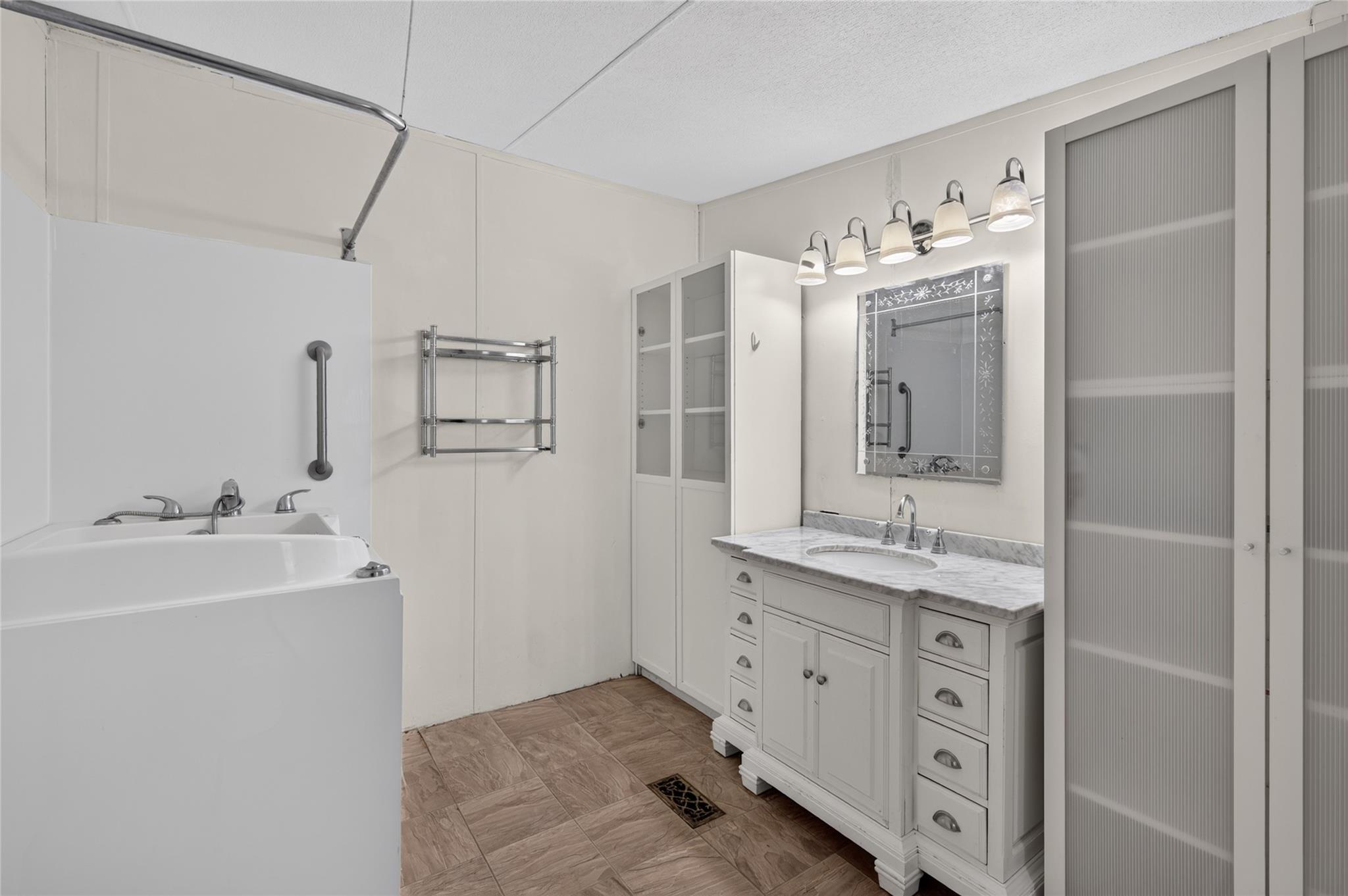 1100 Ramms Dr Property Photo 18