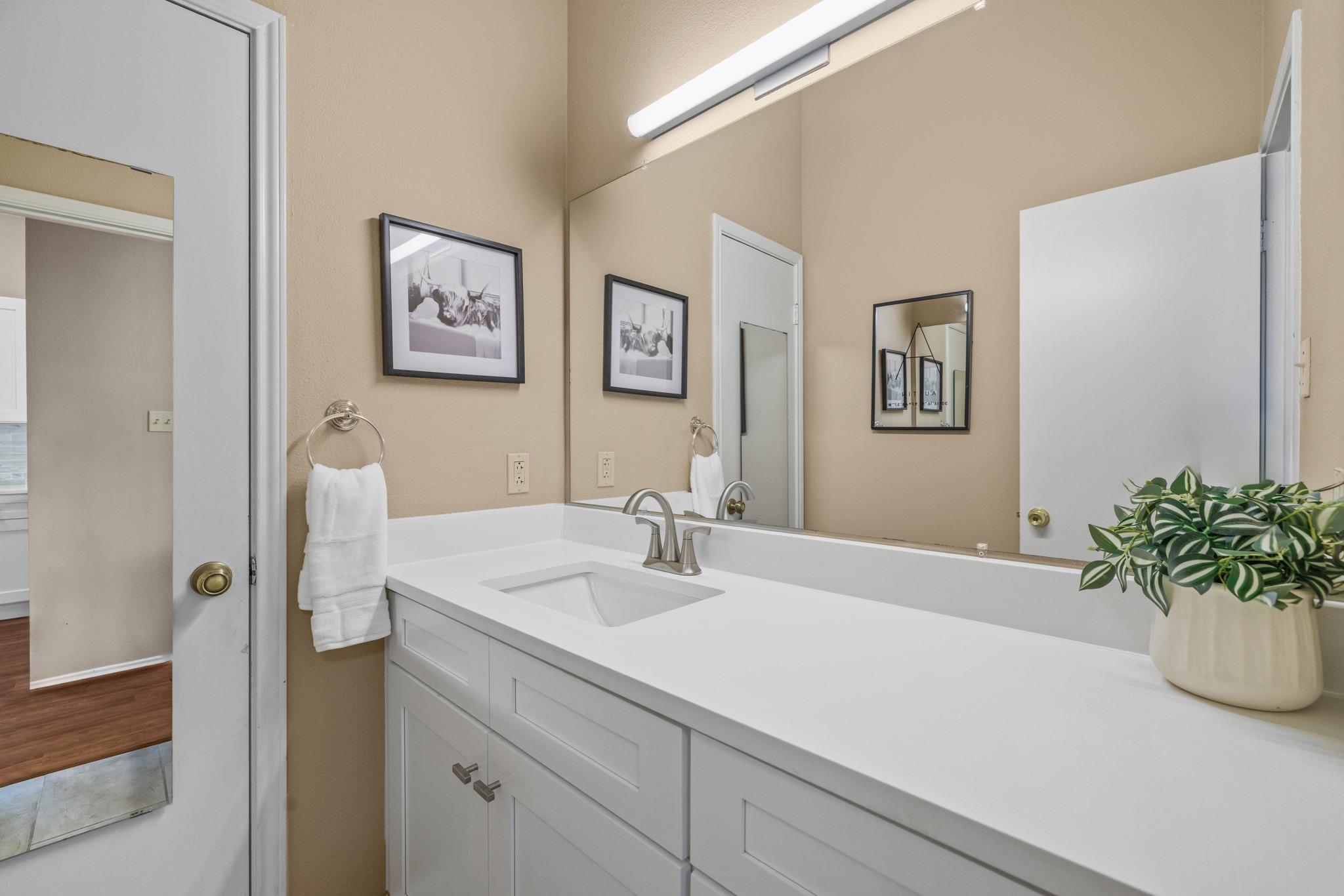 2802 Nueces St #201 Property Photo 11