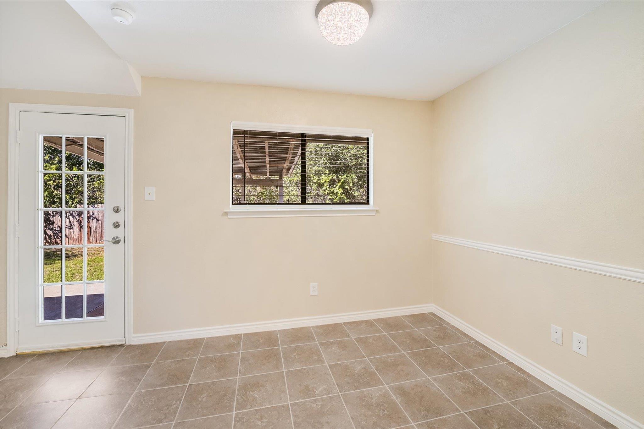 6808 Luckenbach Ln Property Photo 8