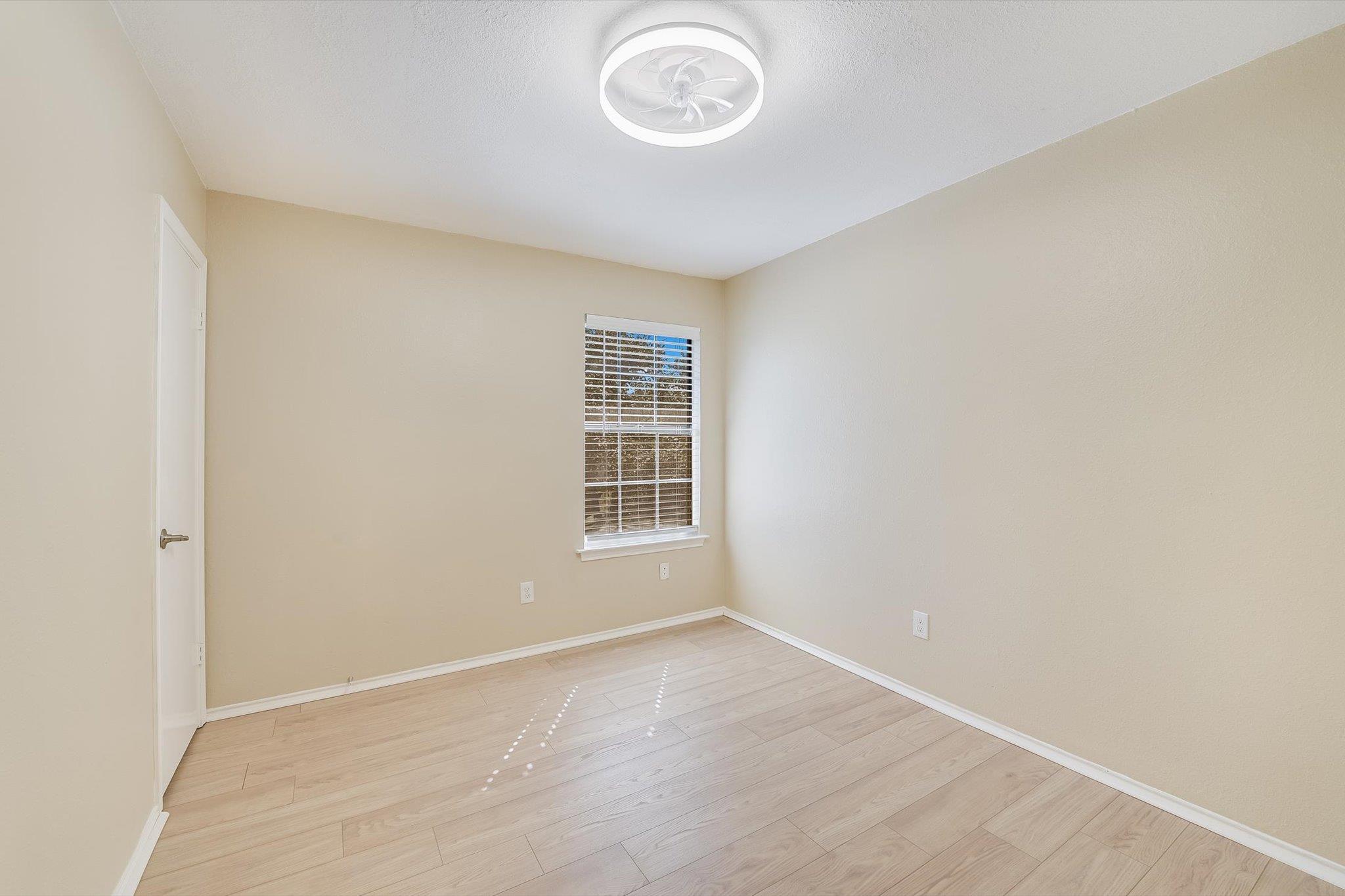 6808 Luckenbach Ln Property Photo 16