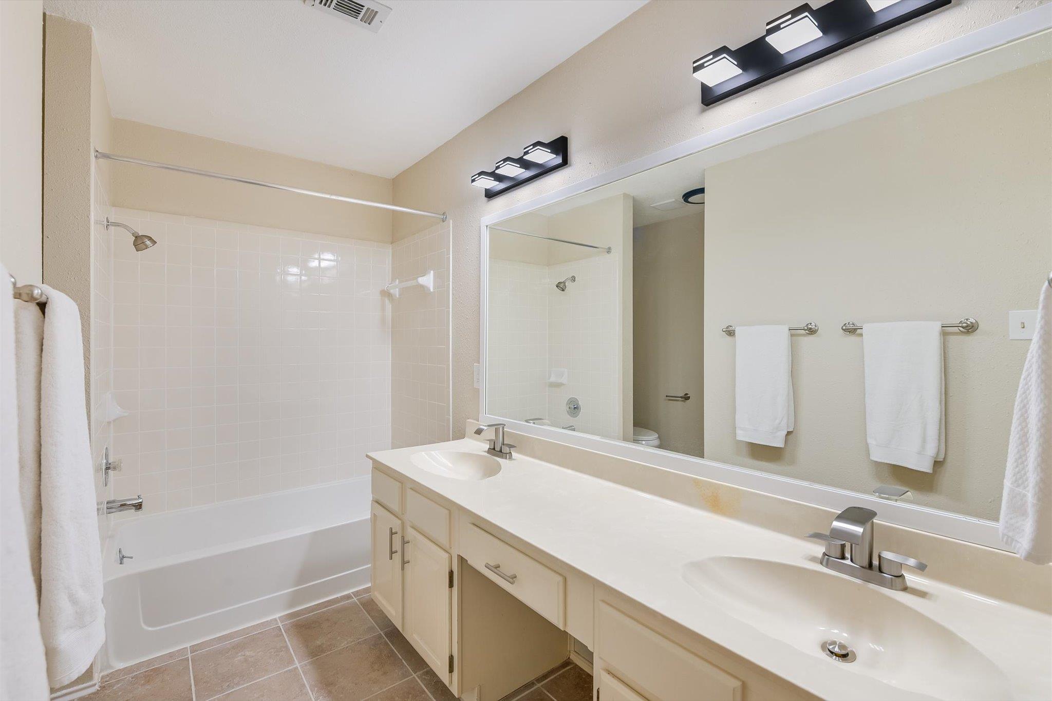 6808 Luckenbach Ln Property Photo 17