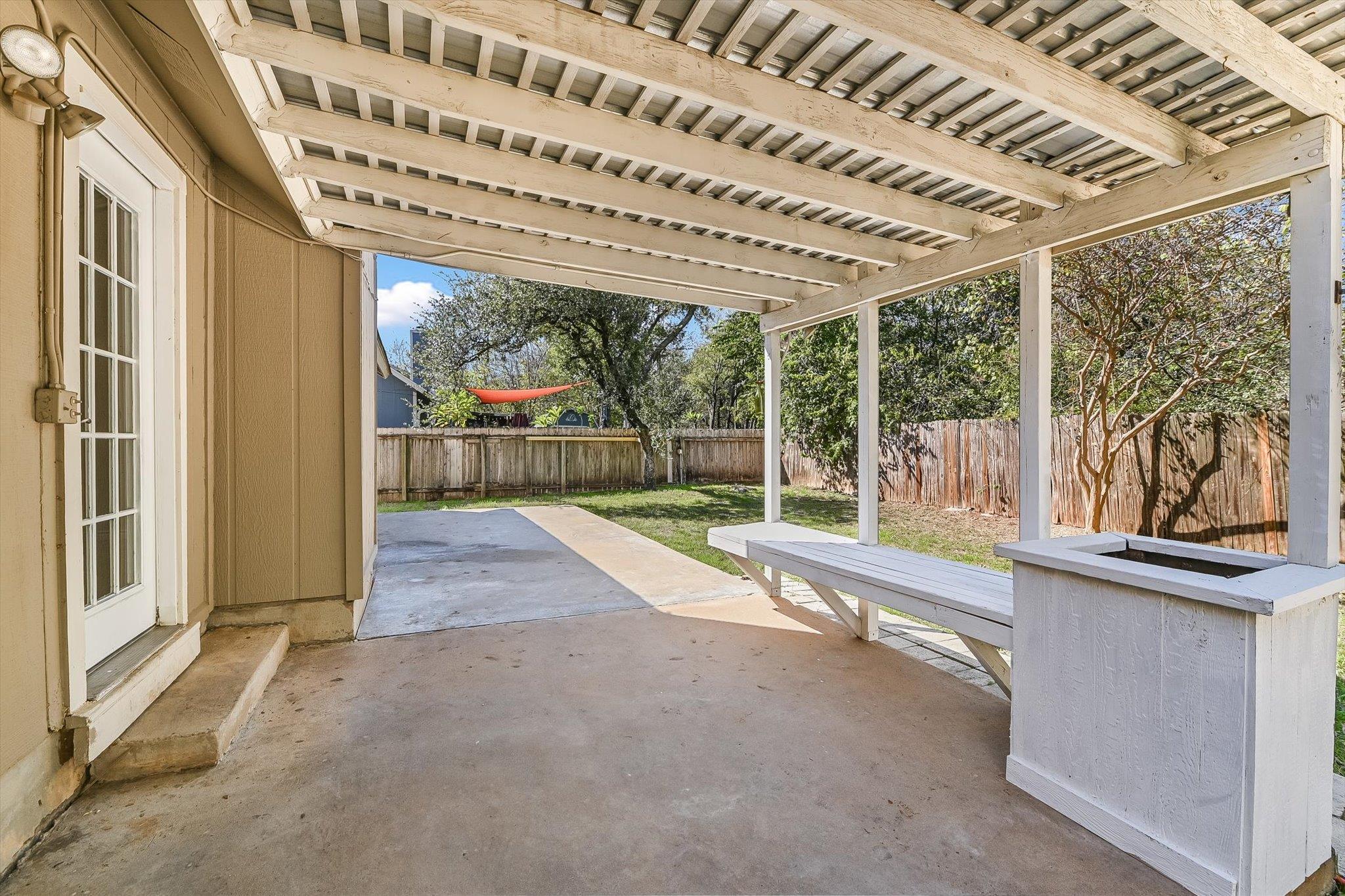 6808 Luckenbach Ln Property Photo 20