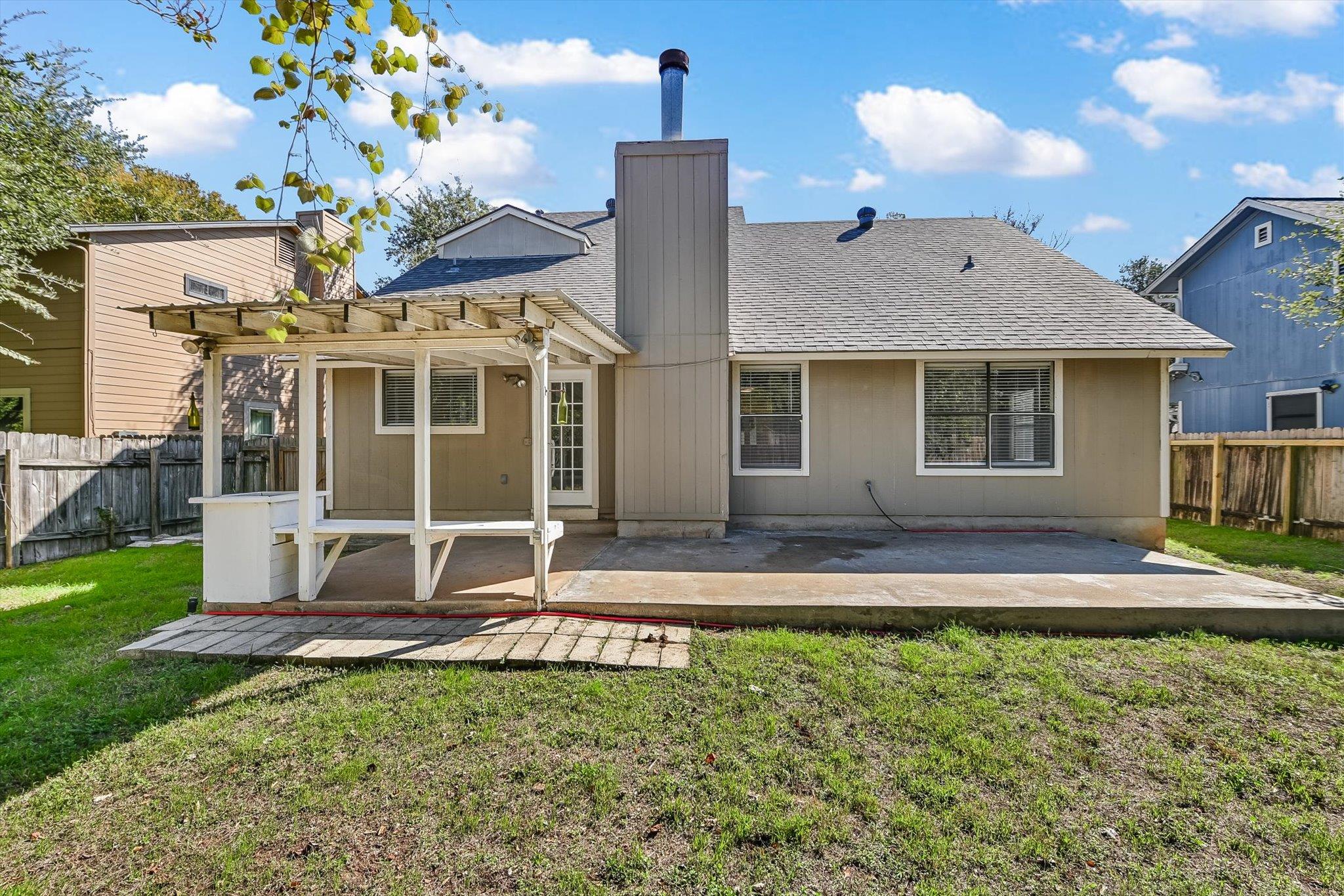6808 Luckenbach Ln Property Photo 21
