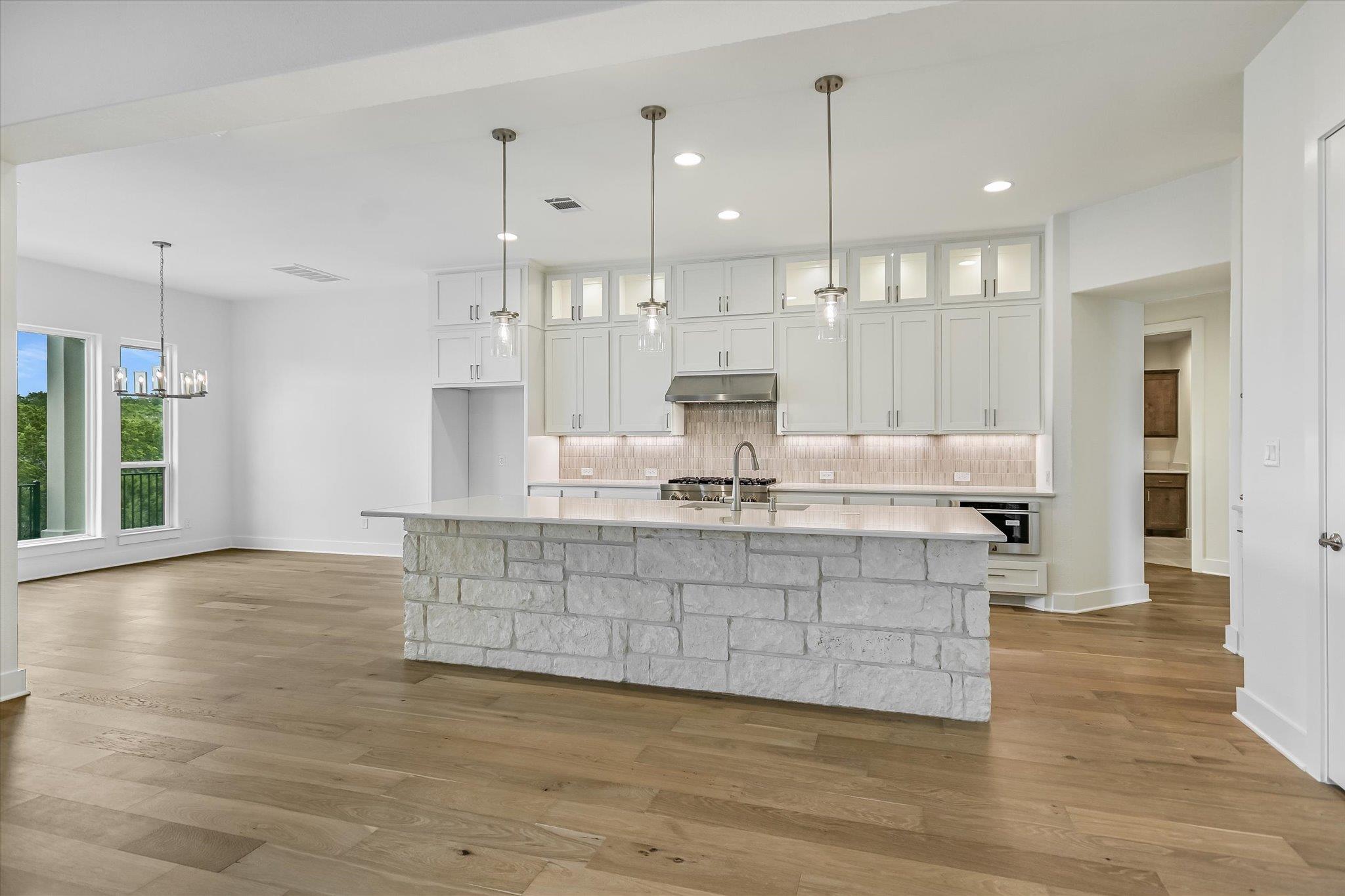 520 Wonderstruck None Property Photo 12