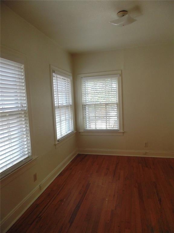 912 W 22nd 1/2 St #i Property Photo 7