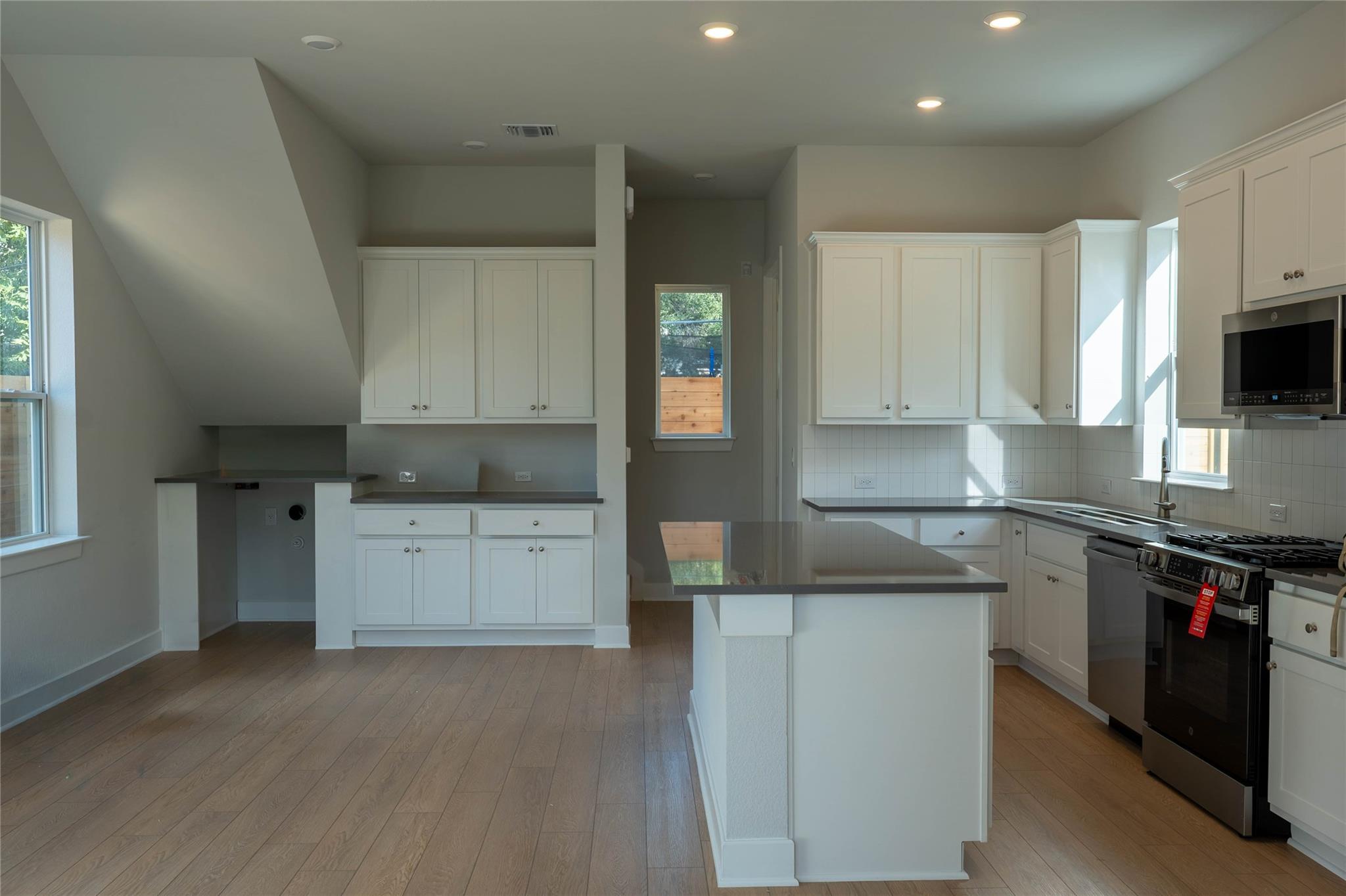 2705 Wilson St Property Photo 4
