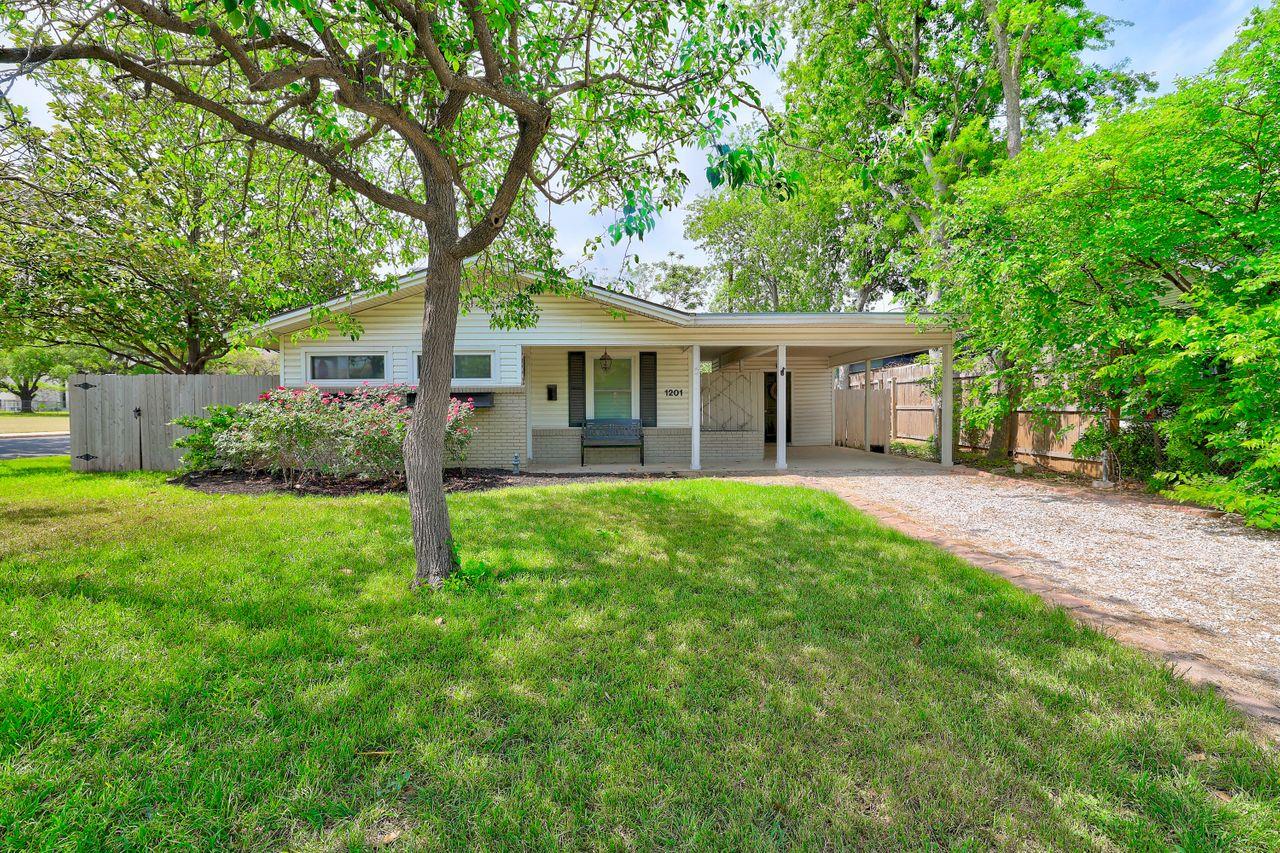 1201 Georgian St Property Photo 1