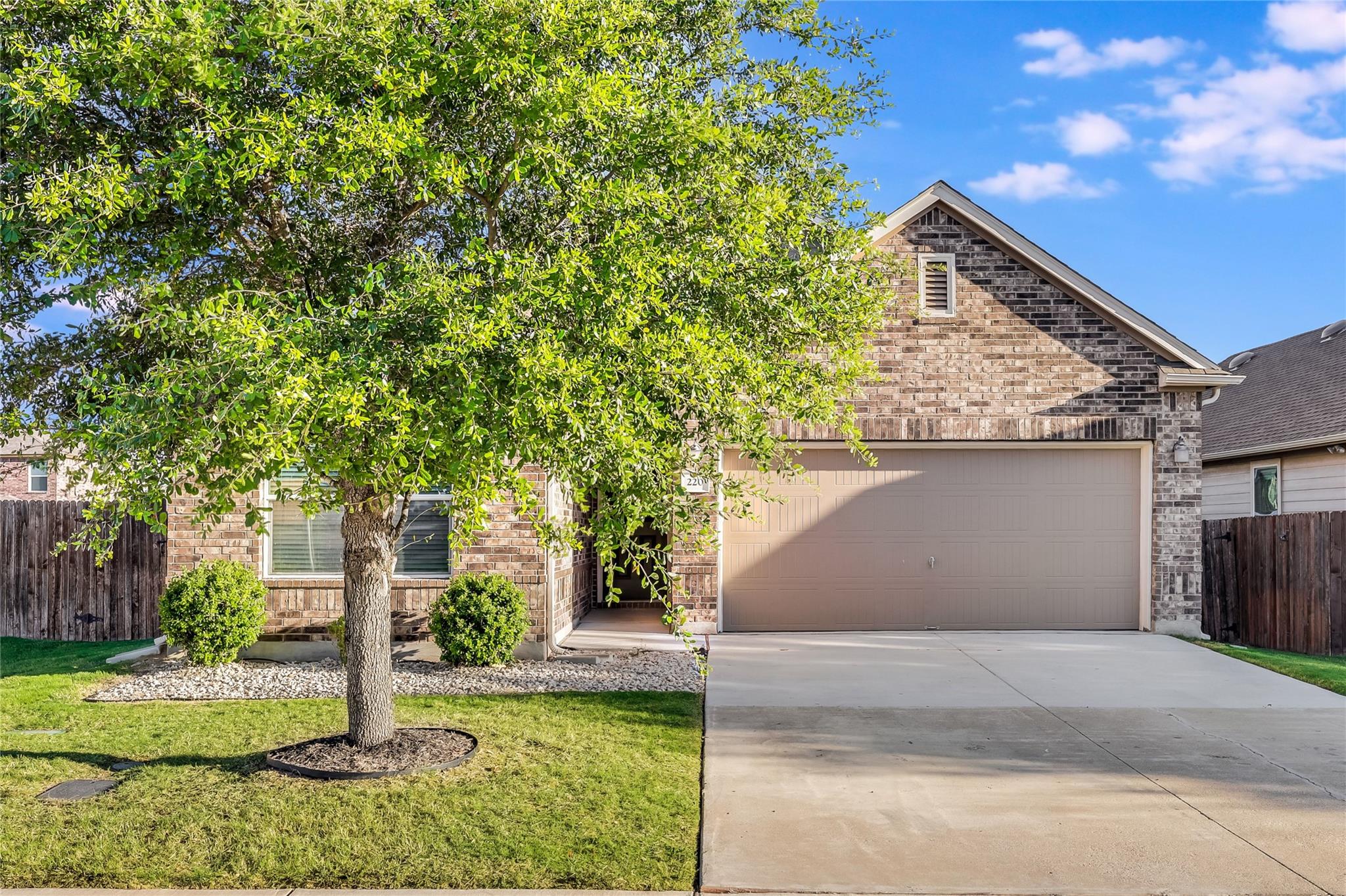 220 Rocroi Dr Property Photo 2
