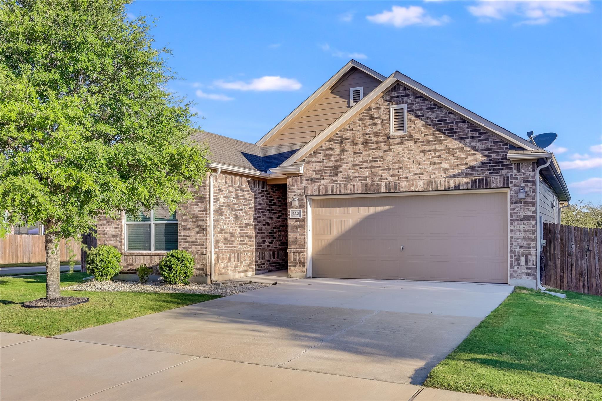 220 Rocroi Dr Property Photo 3