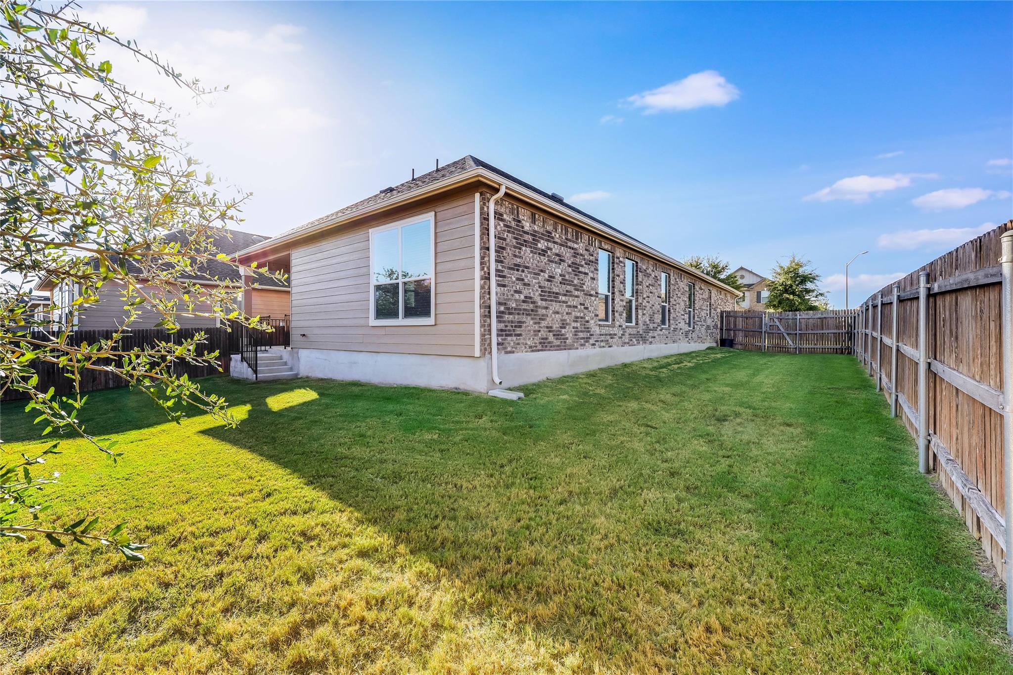 220 Rocroi Dr Property Photo 40
