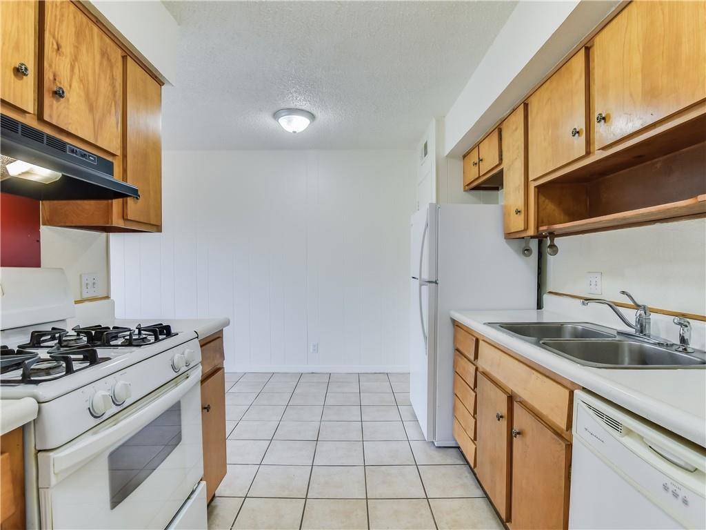 2804 Westhill Dr #104 Property Photo 3
