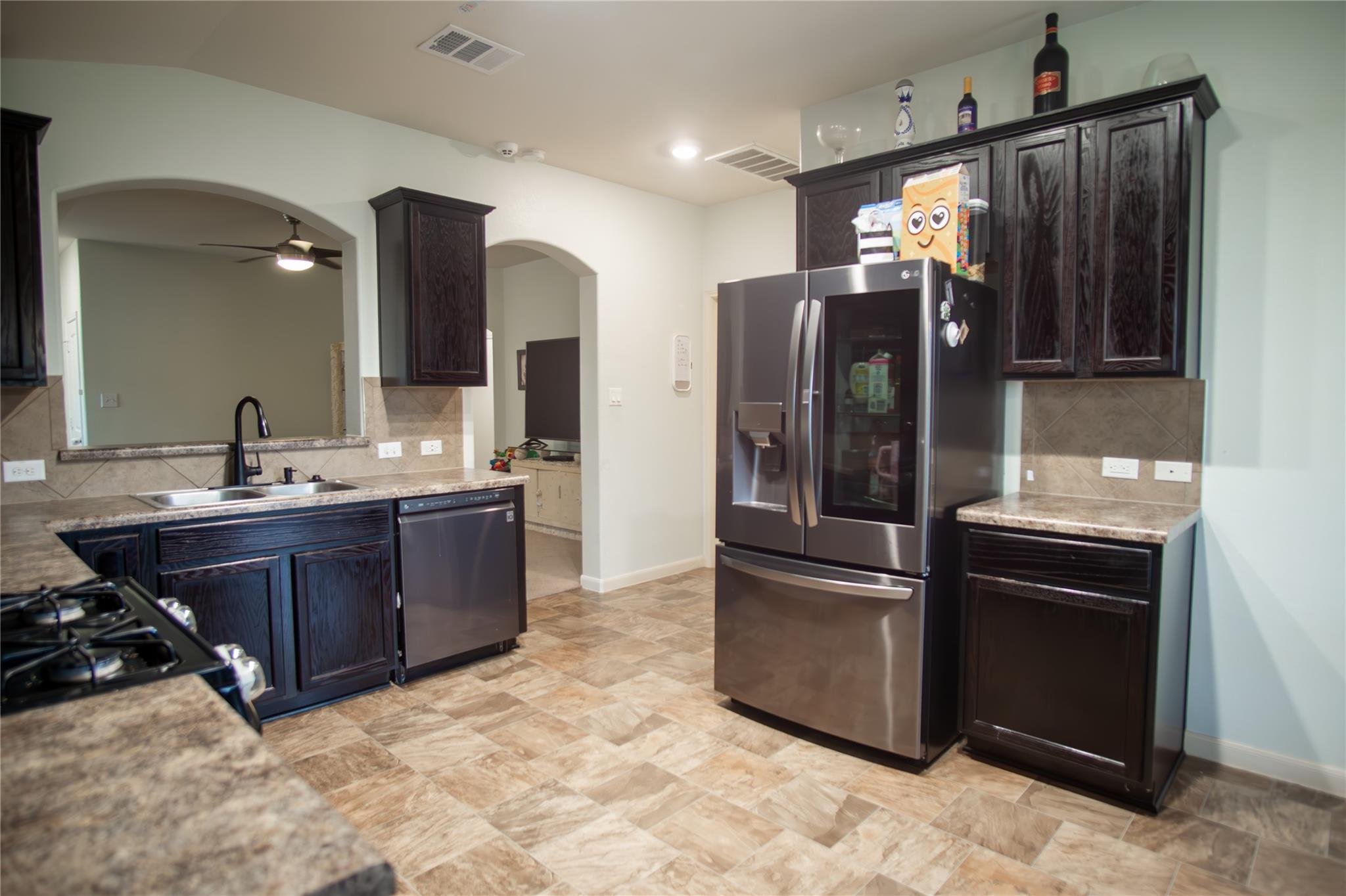 6912 Plains Crest Dr Property Photo 5