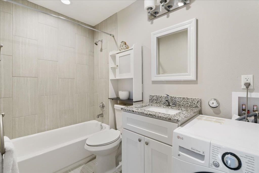 935 La Posada Dr #158 Property Photo 16