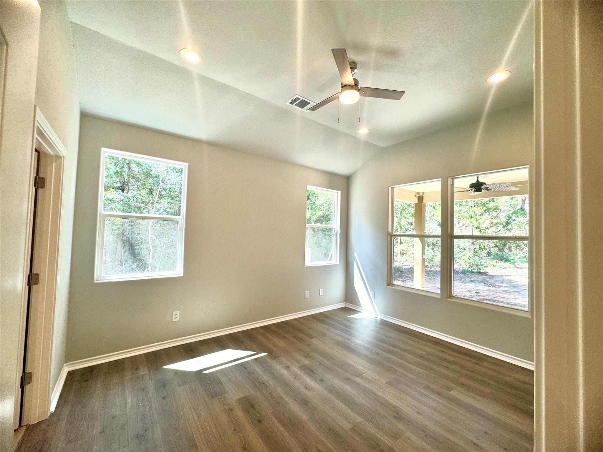 386 Tahitian Dr Property Photo 16