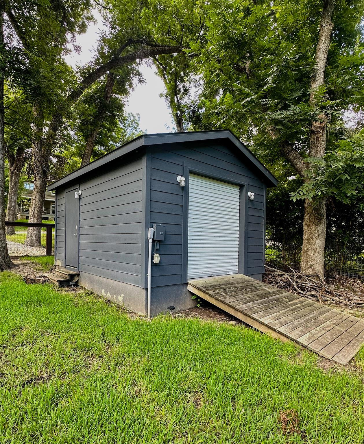 2910 Edgewater Dr Property Photo 32
