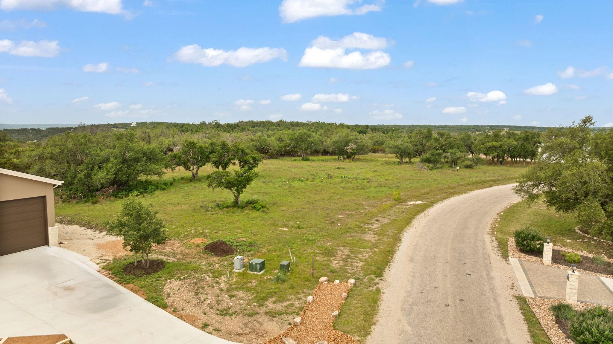 120 Trophy Oak Pt Property Photo 3