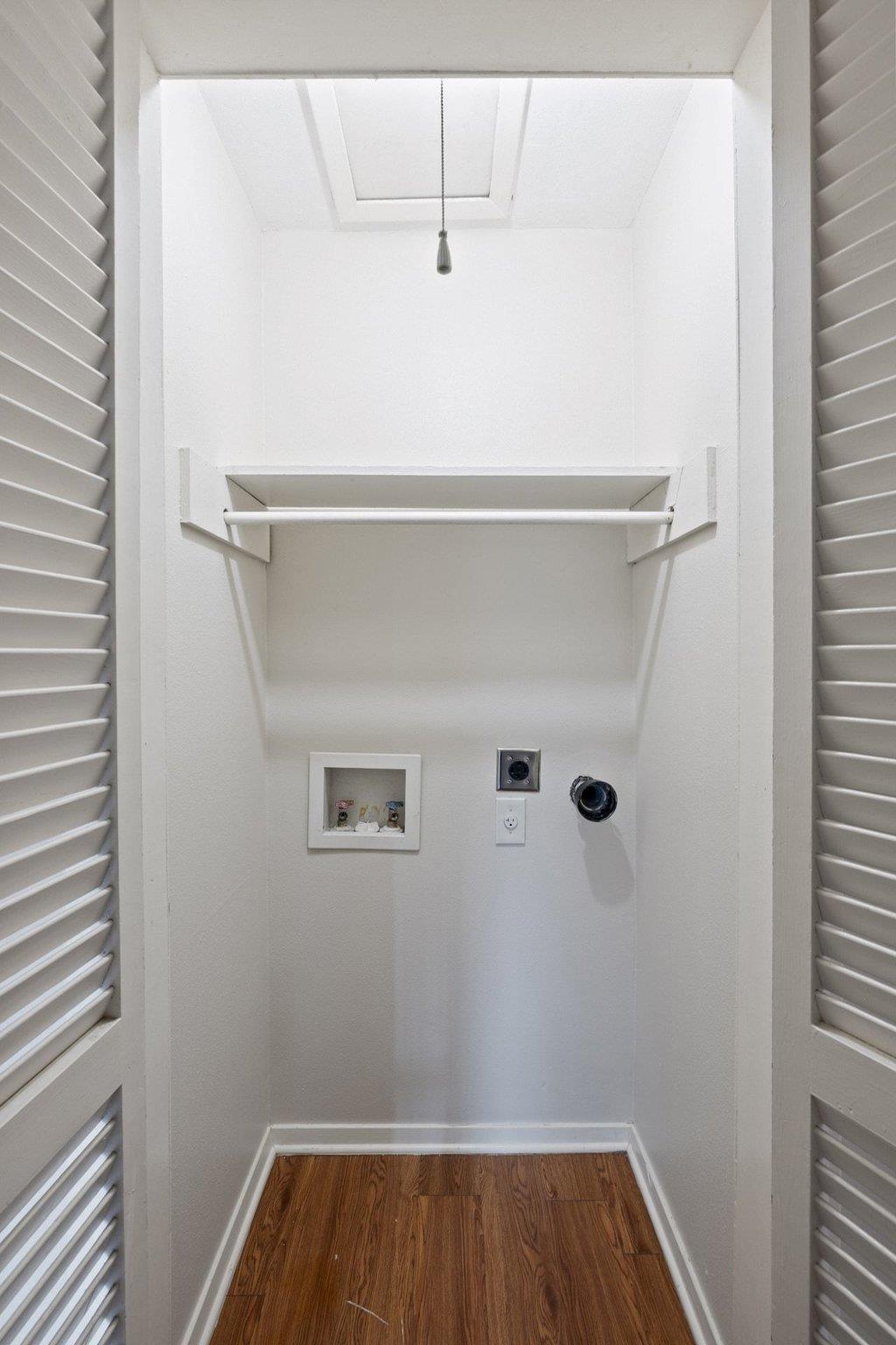 1210 Windsor Rd #209 Property Photo 22