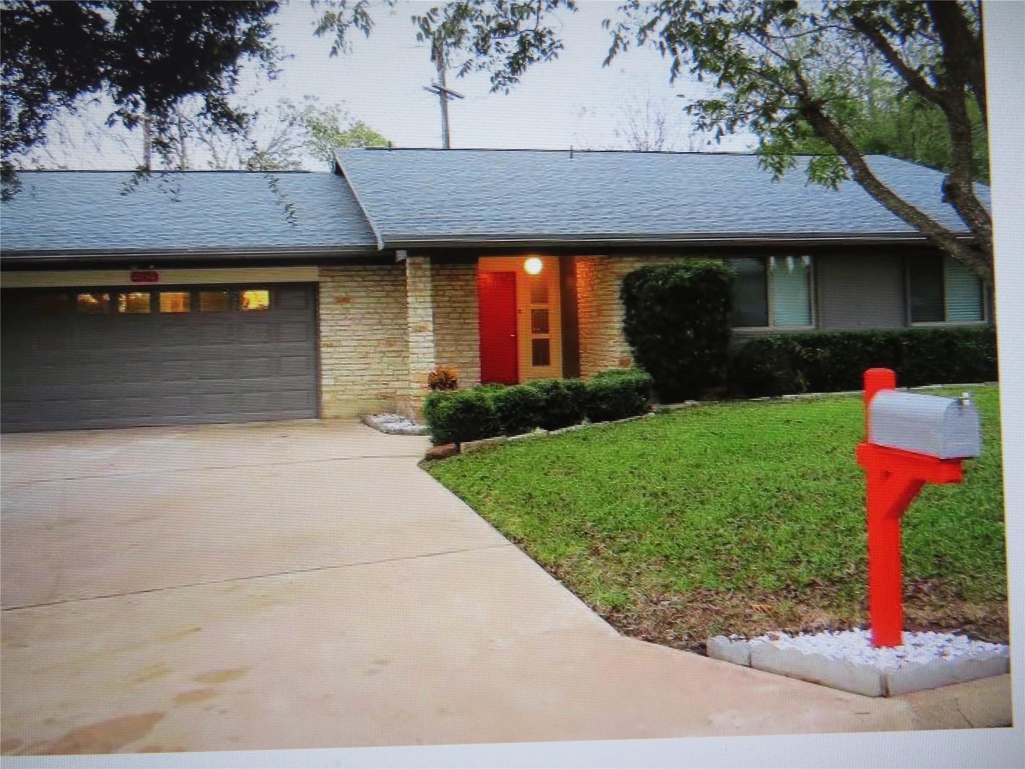 404 San Gabriel Blvd Property Photo 1