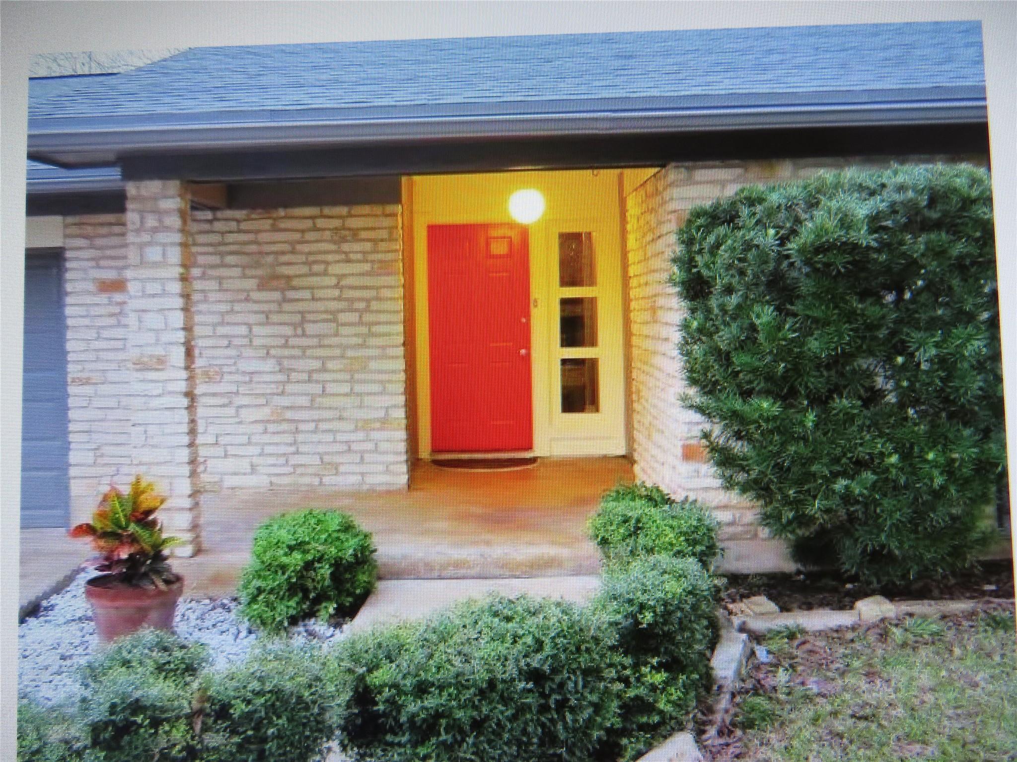 404 San Gabriel Blvd Property Photo 2