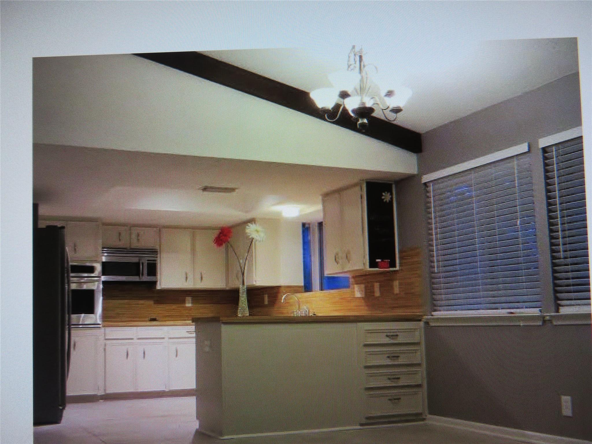 404 San Gabriel Blvd Property Photo 3