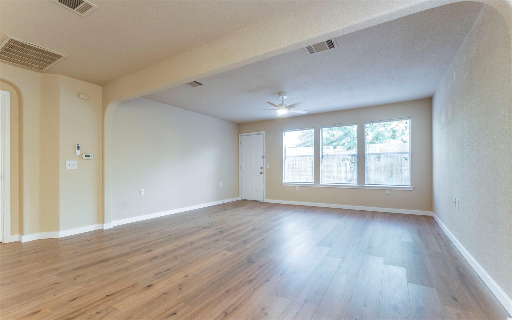 7106 Thannas Way Property Photo 2