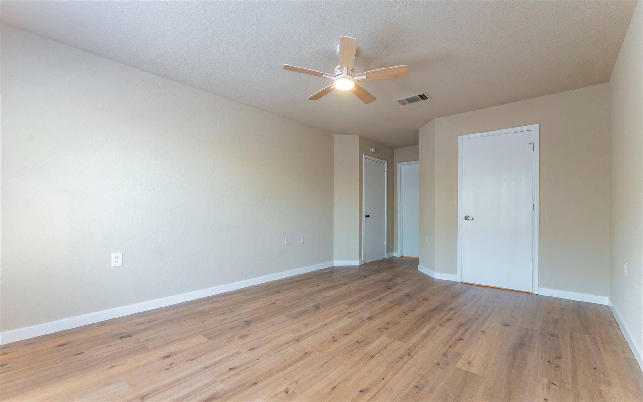 7106 Thannas Way Property Photo 8