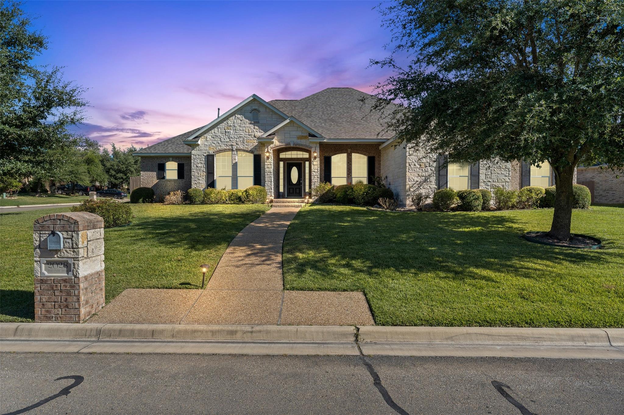 2028 Deerfield Dr Property Photo