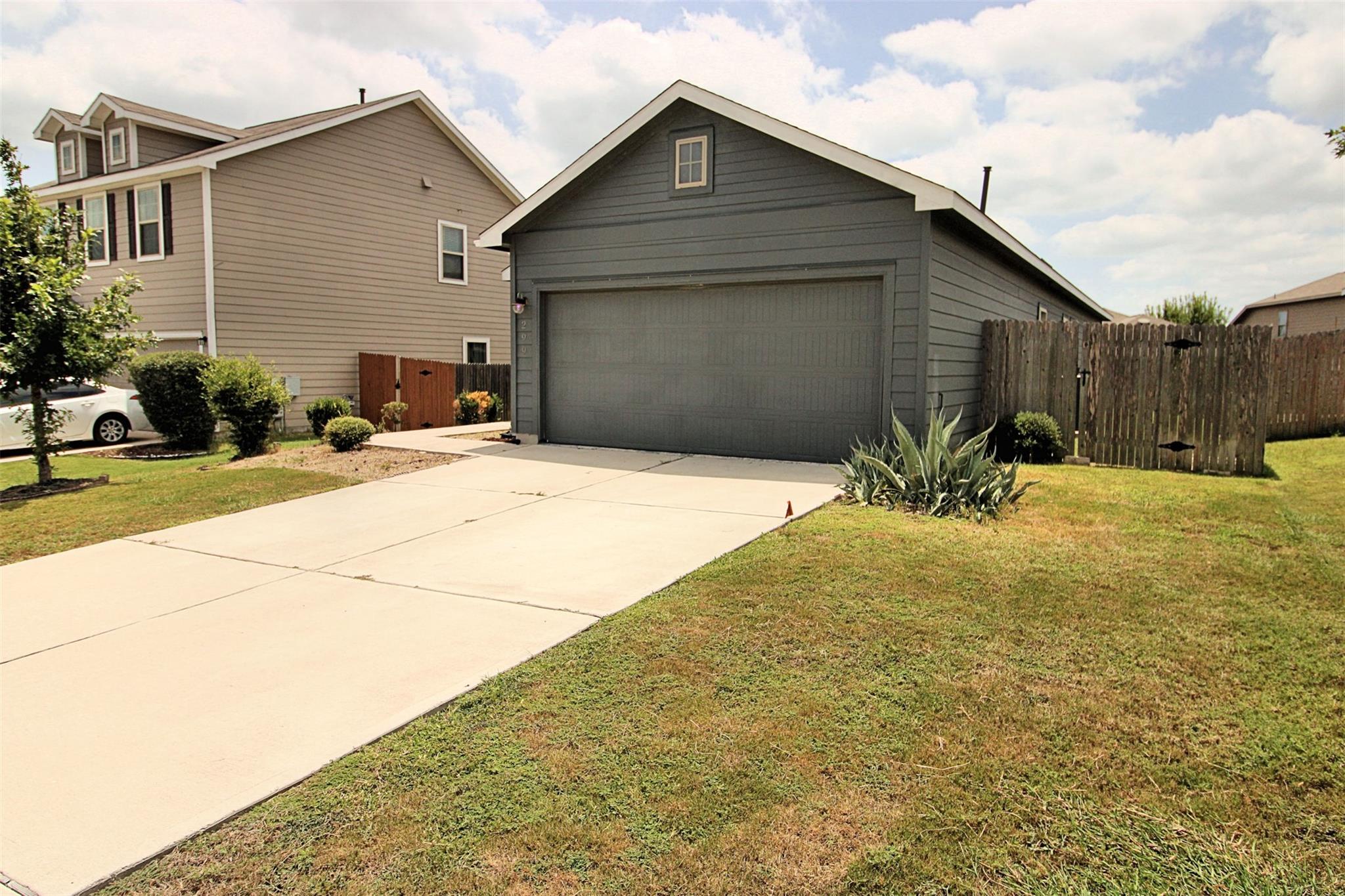 299 Emerald Green Trl Property Photo 2