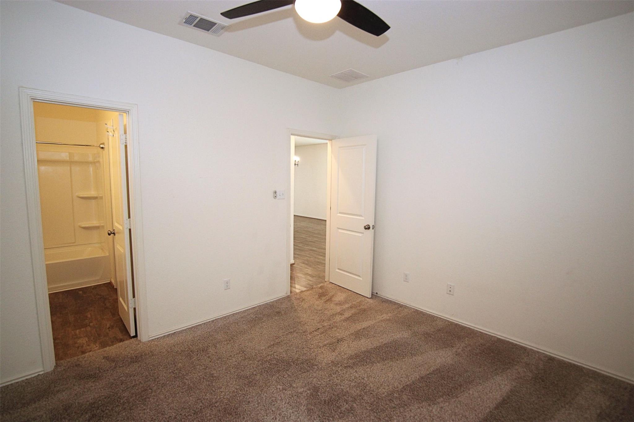 299 Emerald Green Trl Property Photo 8