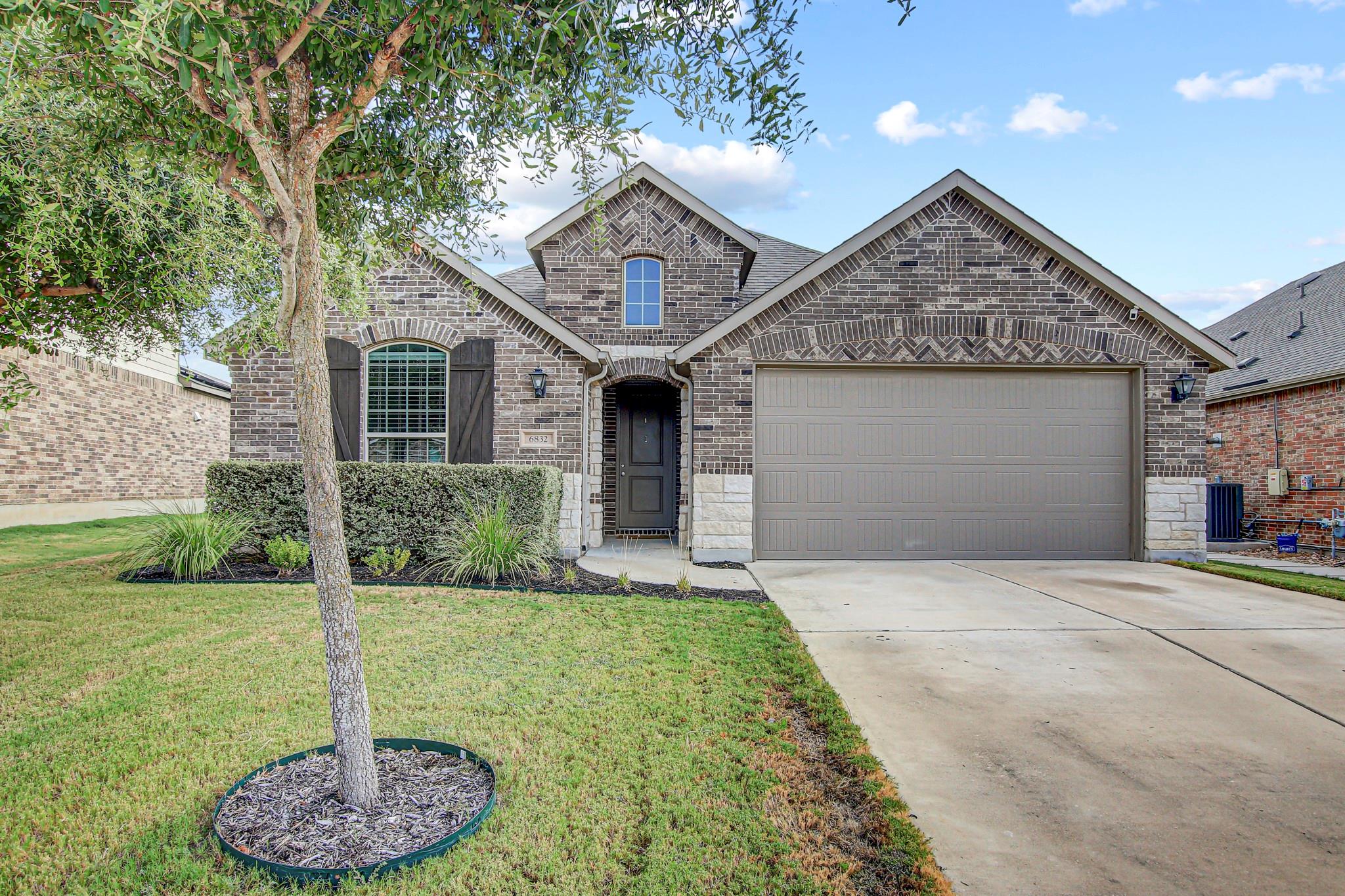6832 Catania Loop Property Photo 1