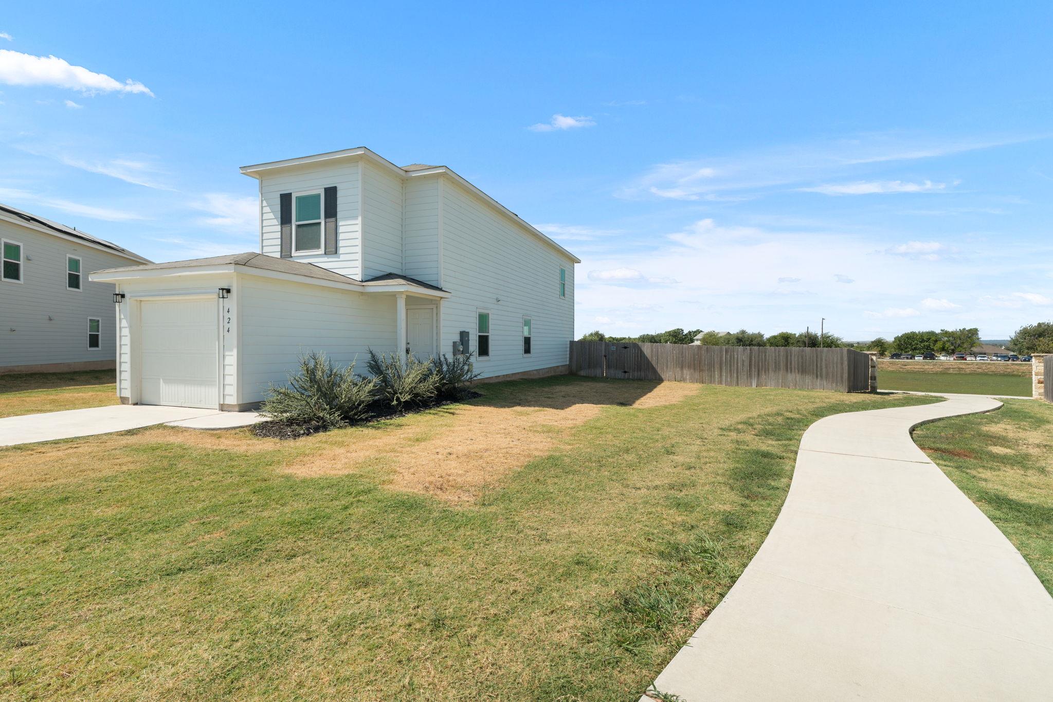 424 Marty Allen Loop Property Photo 7