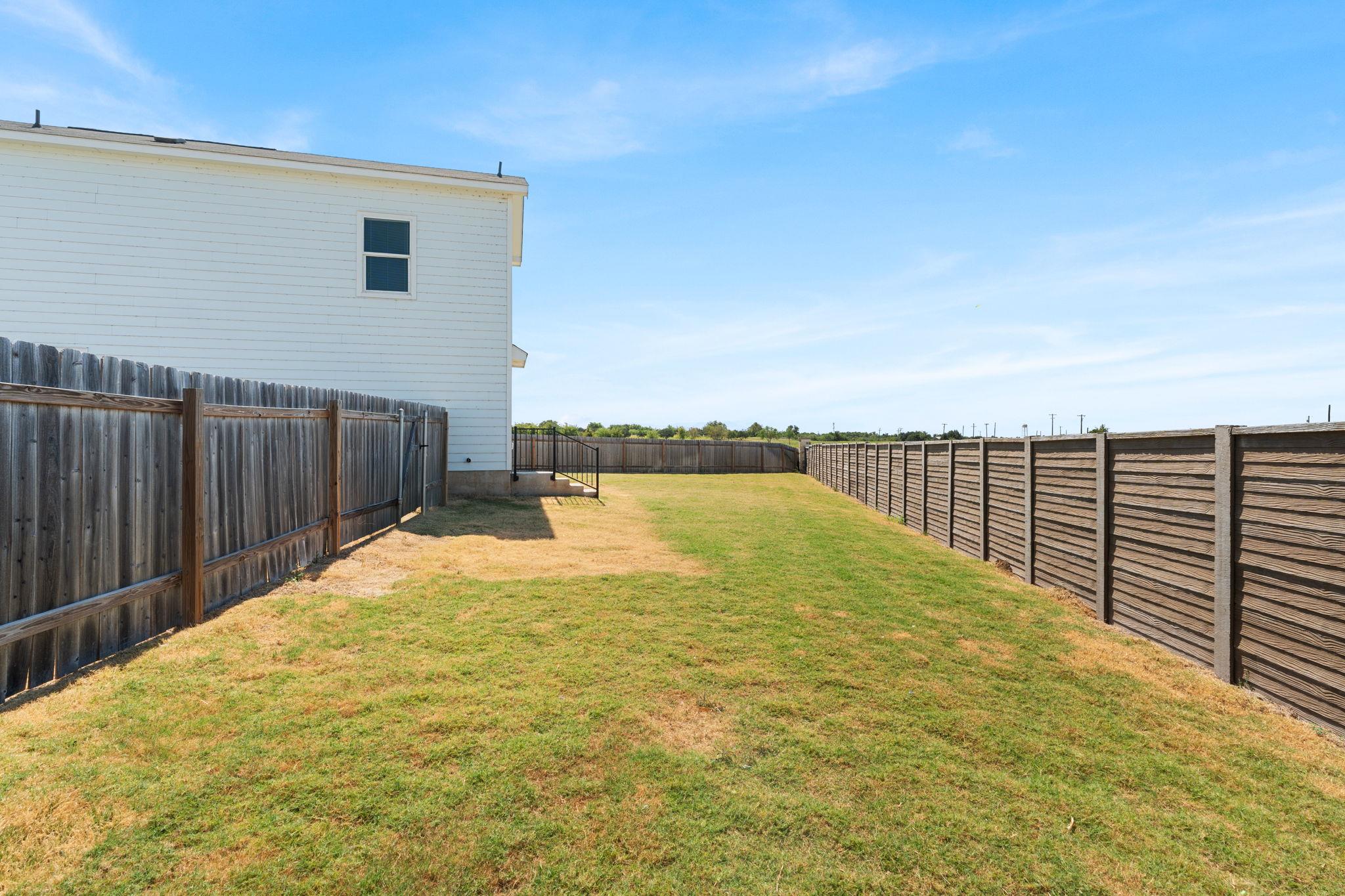 424 Marty Allen Loop Property Photo 8