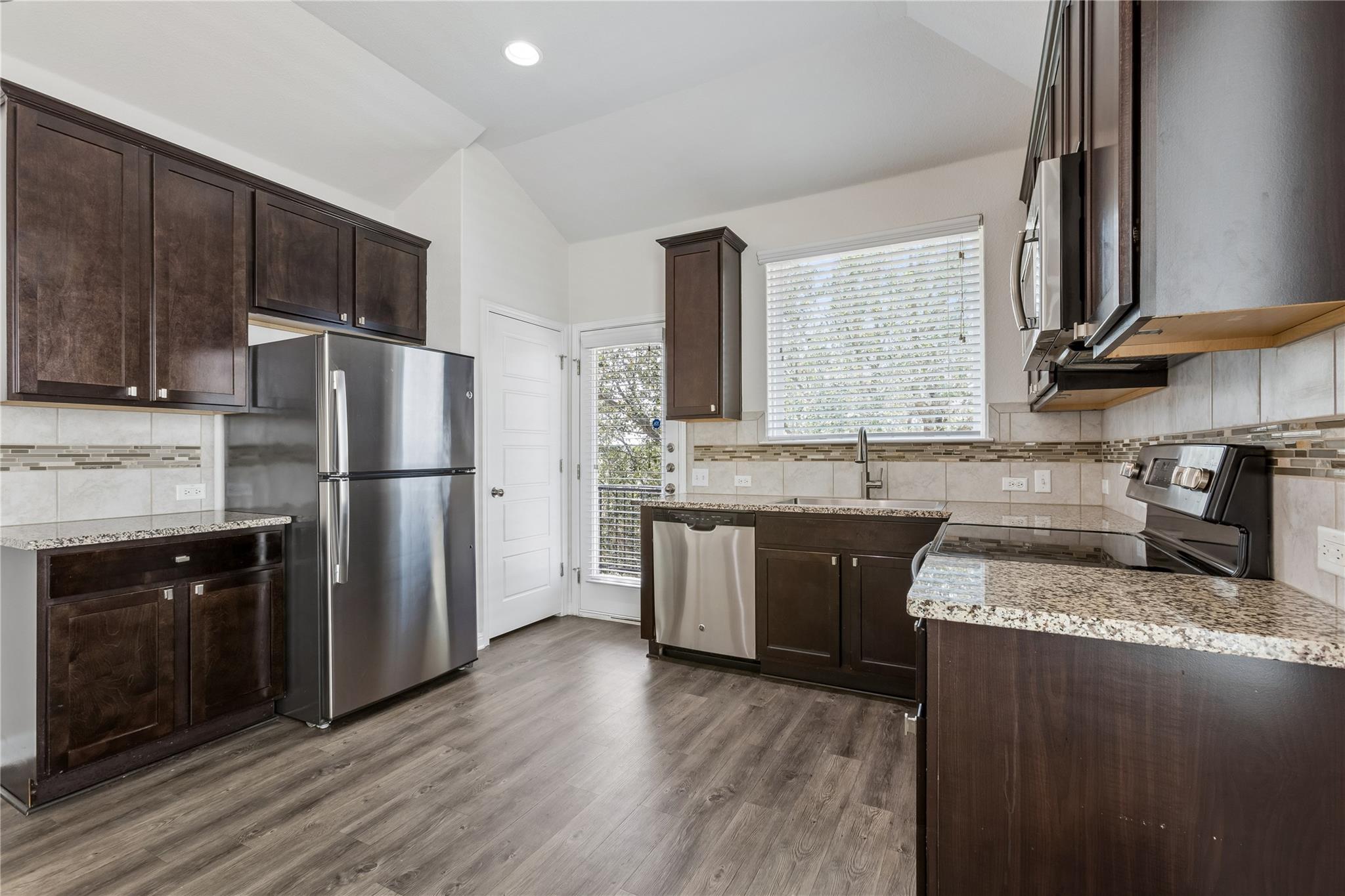 6202 Steep Cactus Trl Property Photo 4