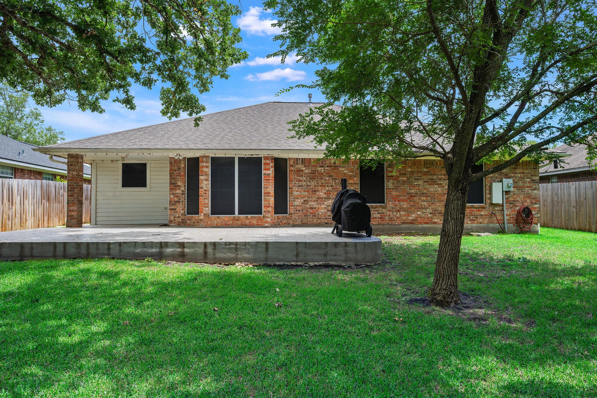 1521 Strasburg Cir Property Photo 3
