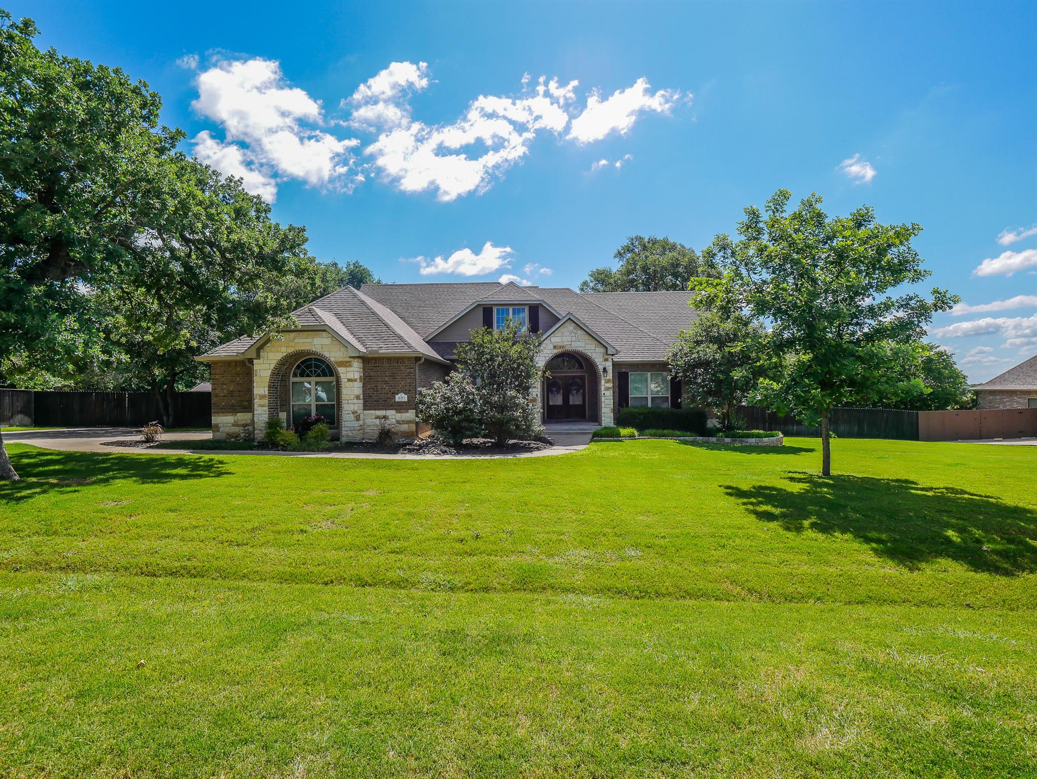 430 Archstone Loop Property Photo 1