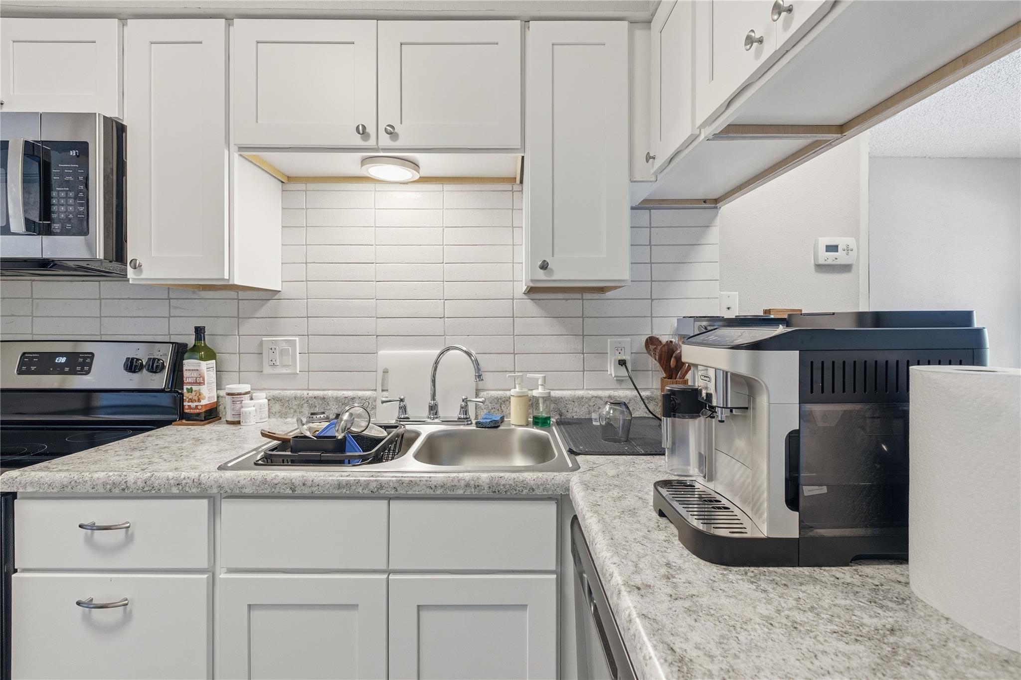 2801 Hemphill Park #a303 Property Photo 4
