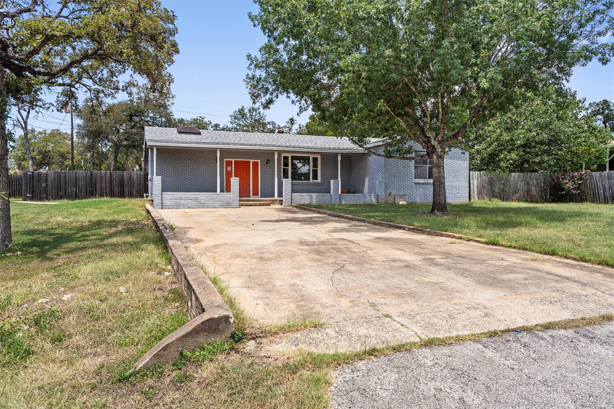 2106 Allred Dr Property Photo 1