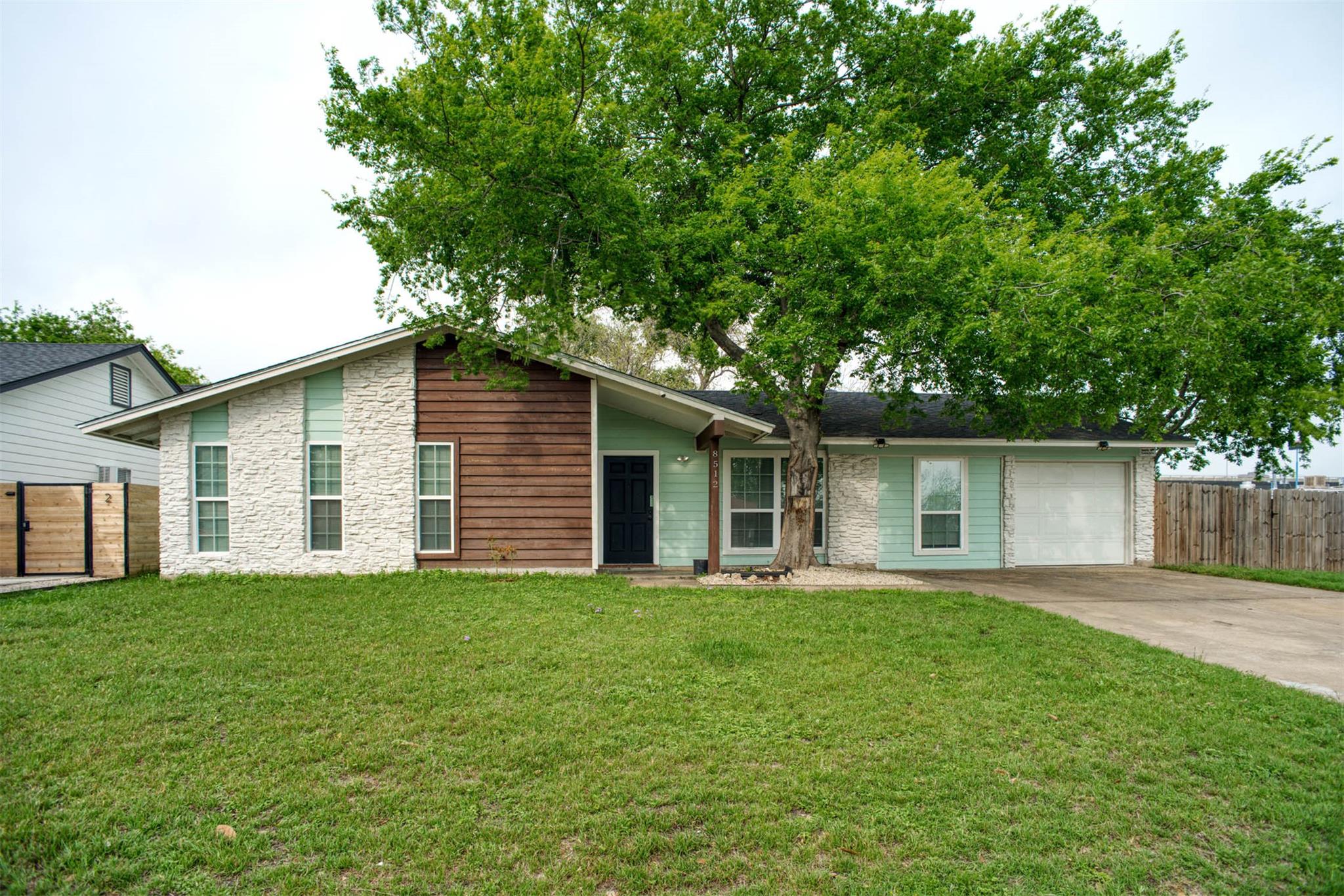 8512 Remington Ln Property Photo