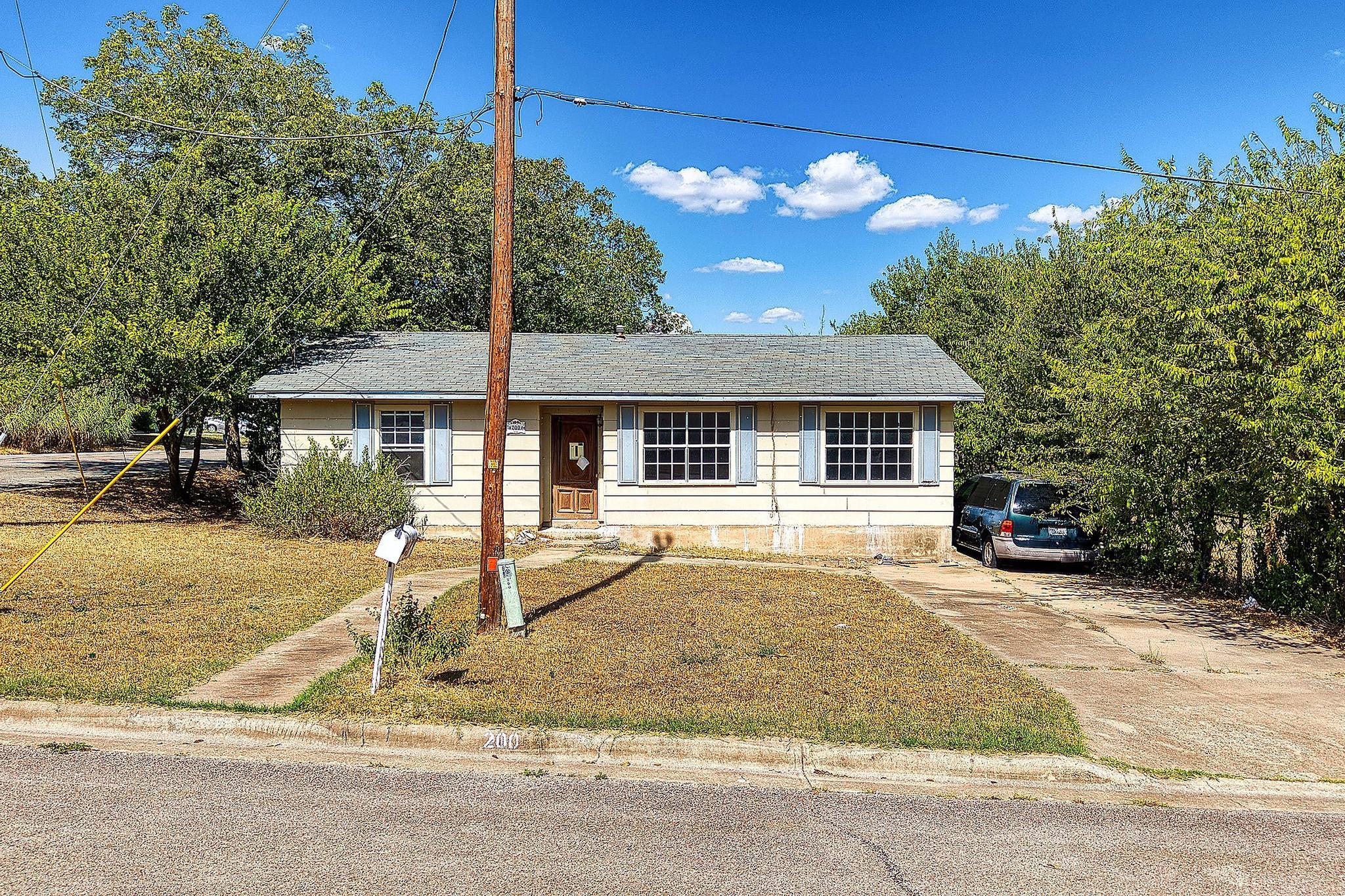 200 E Hoopes Ave Property Photo 2