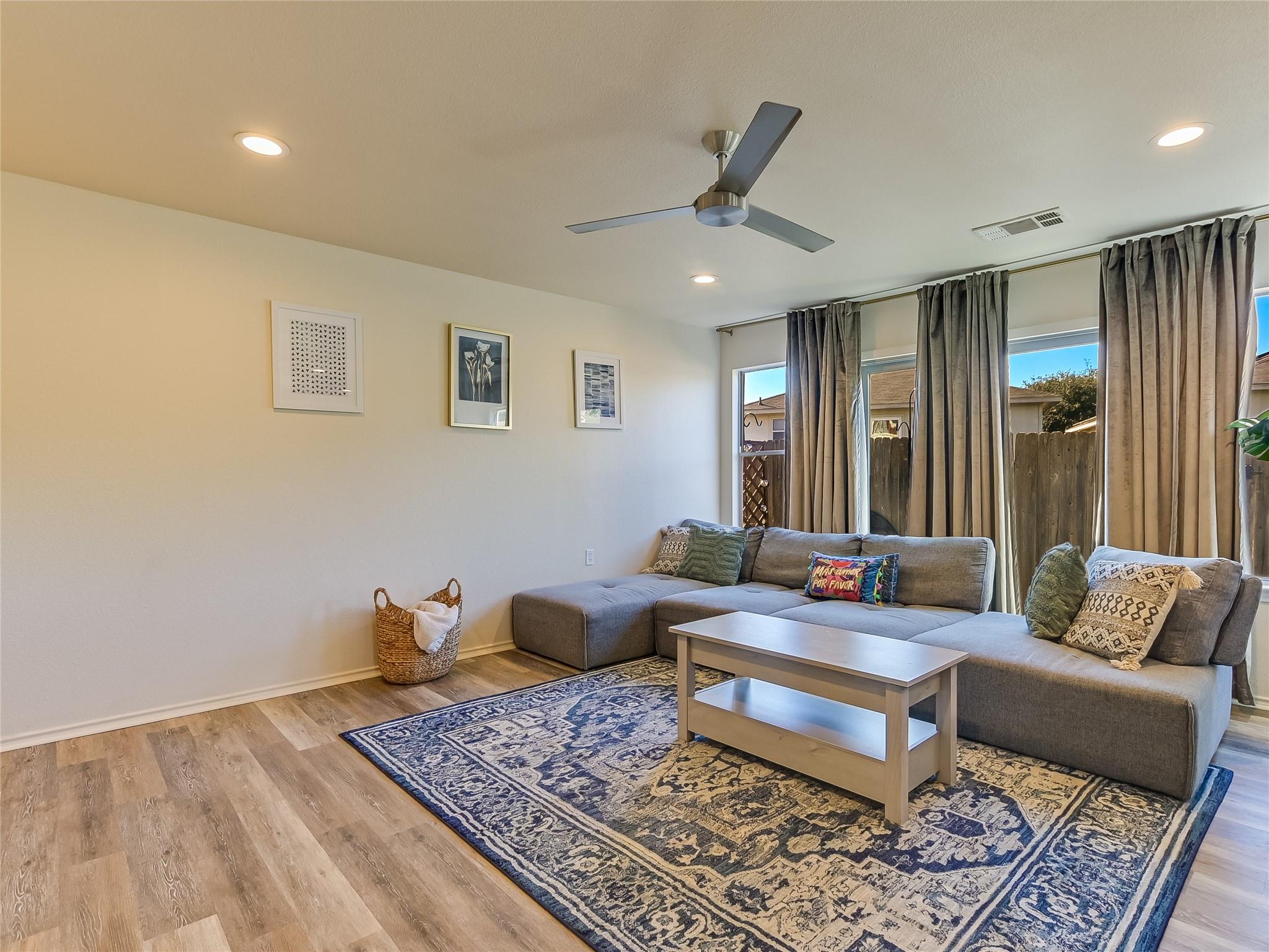 5516 Rayburn Ln Property Photo 3